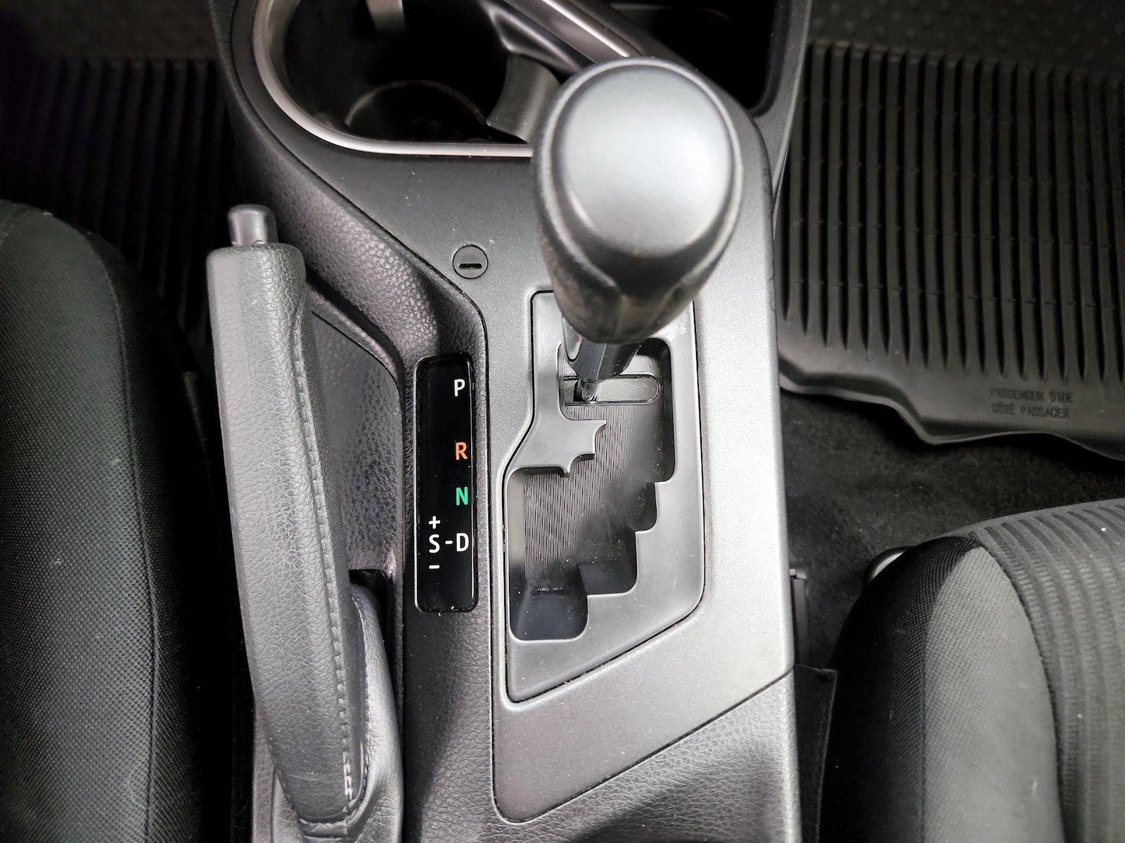 2018 Toyota RAV4 LE - Photo 18