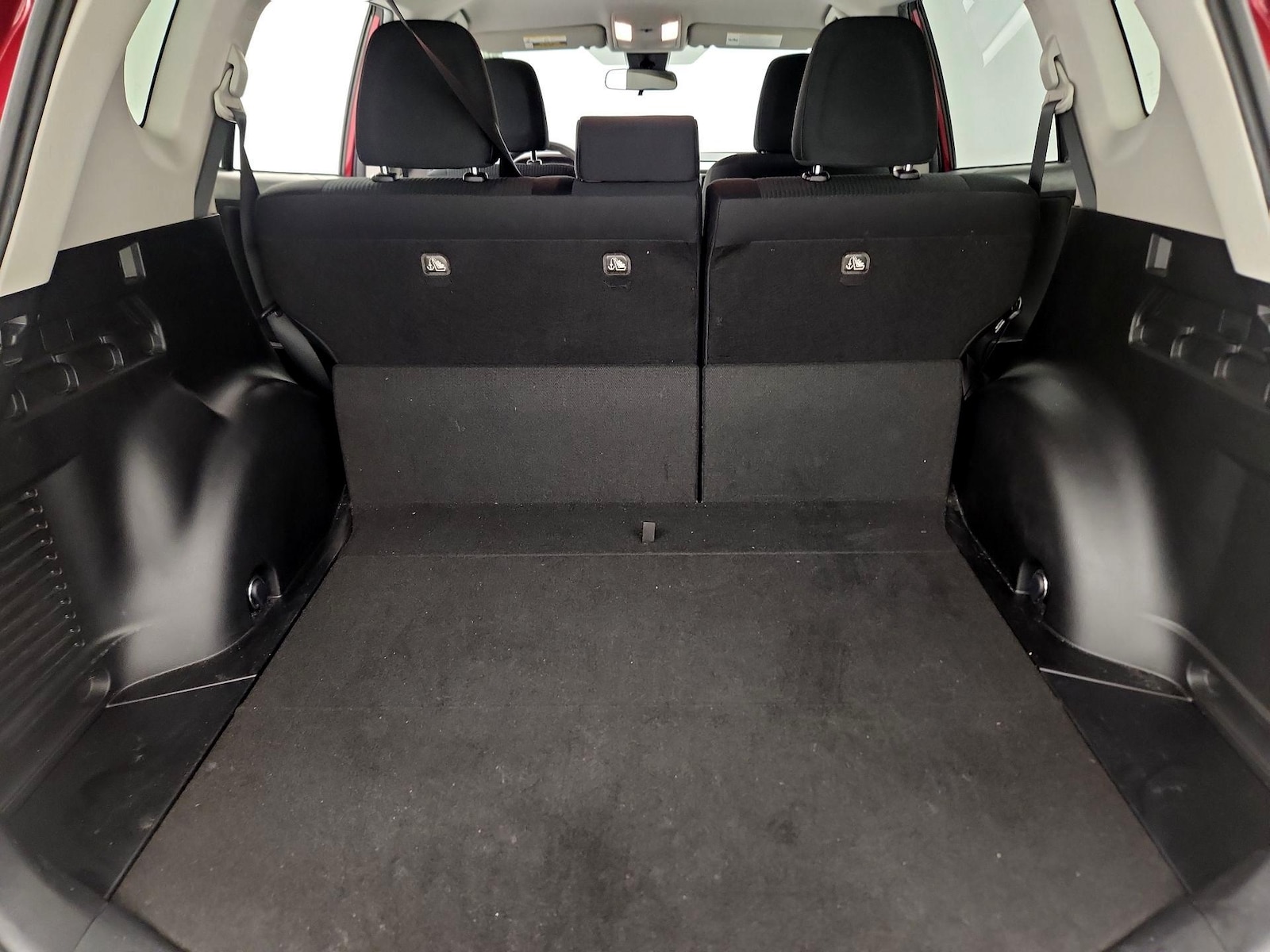 2018 Toyota RAV4 LE - Photo 21