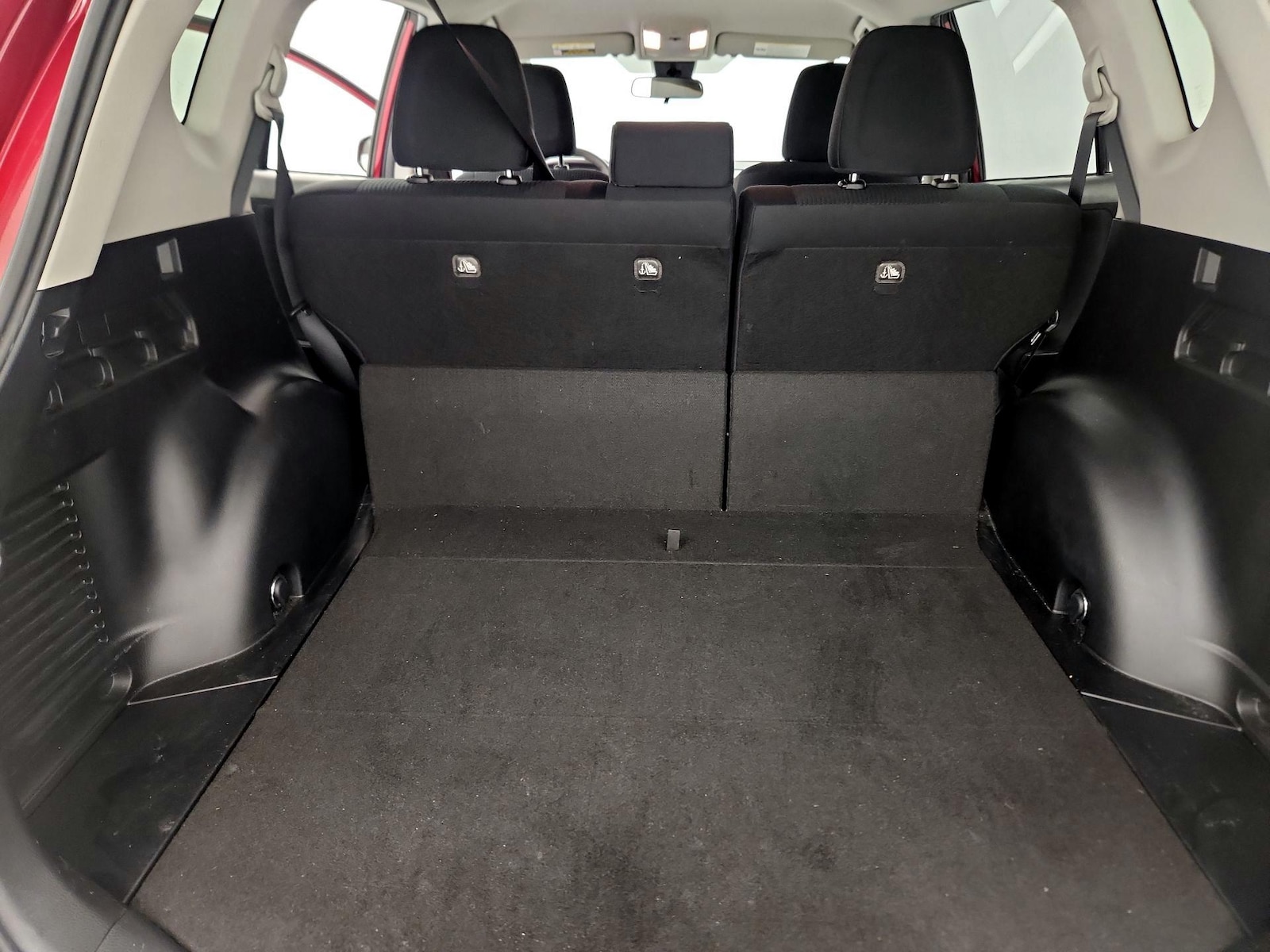 2018 Toyota RAV4 LE - Photo 22