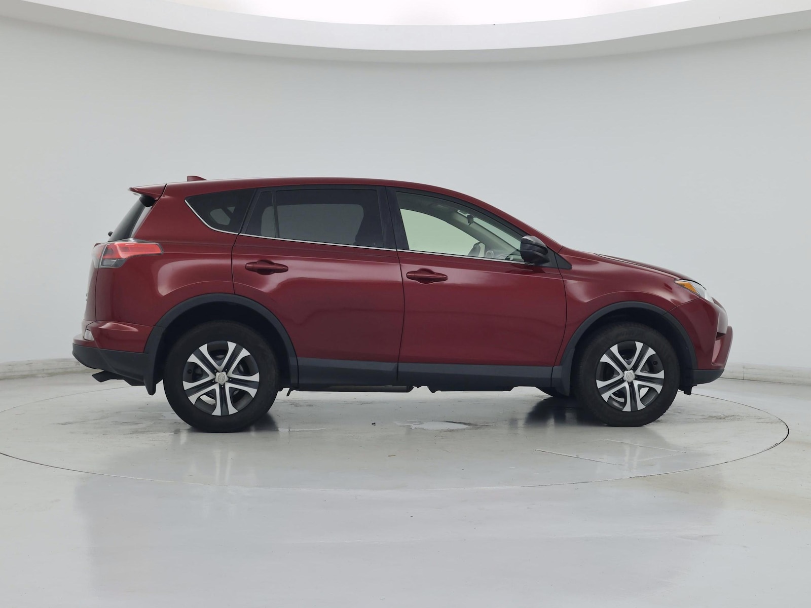 2018 Toyota RAV4 LE - Photo 8