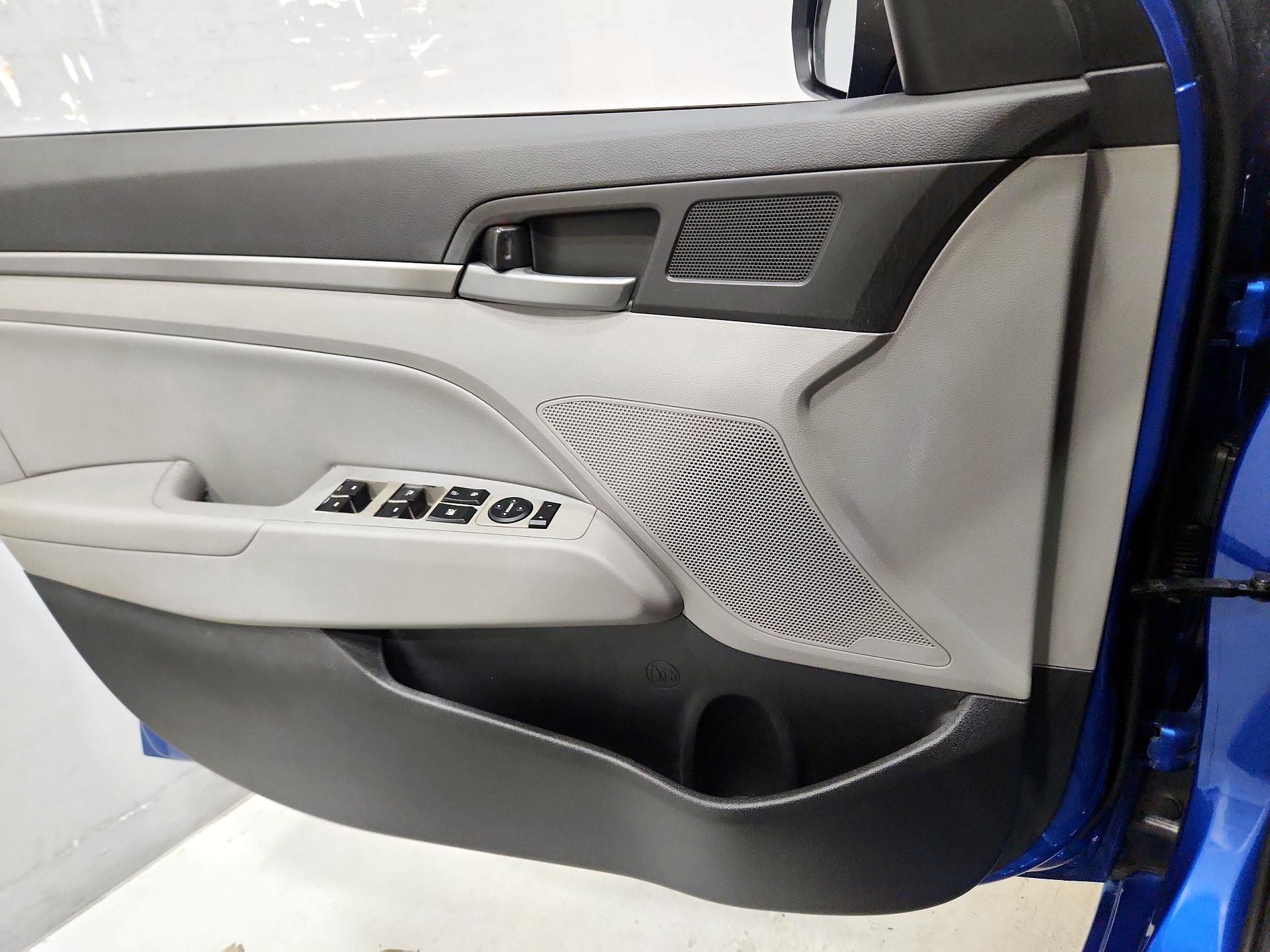 Thumbnail: 2017 Hyundai Elantra - 12