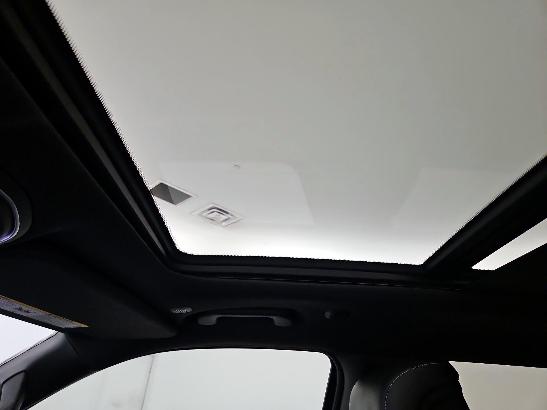 Thumbnail: 2022 Jeep Wagoneer - 20