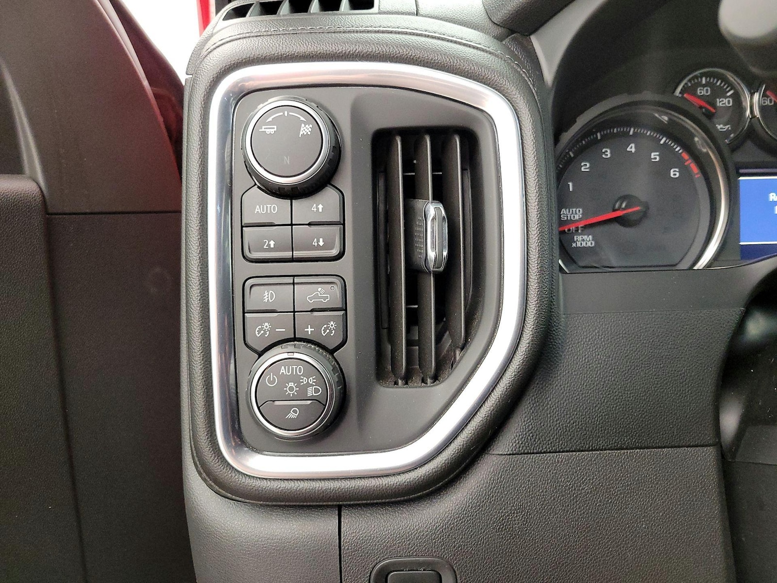 2019 Chevrolet Silverado 1500 RST - Photo 12