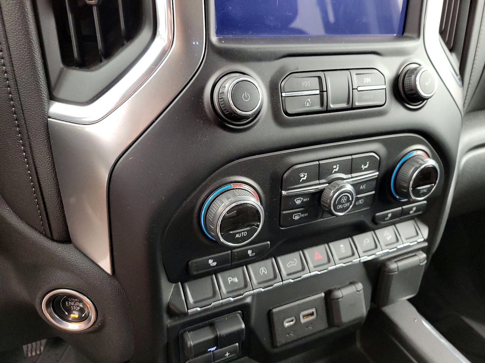 2019 Chevrolet Silverado 1500 RST - Photo 16