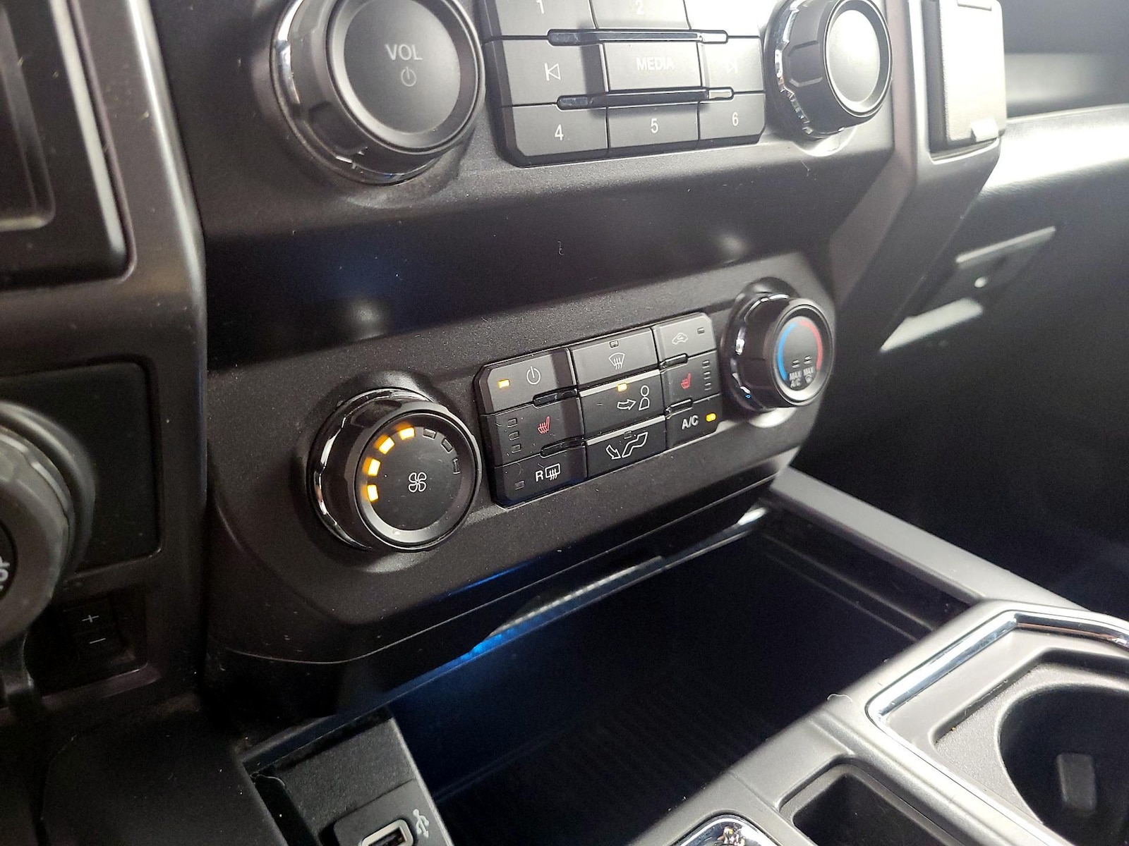 2020 Ford F-150 XLT - Photo 18
