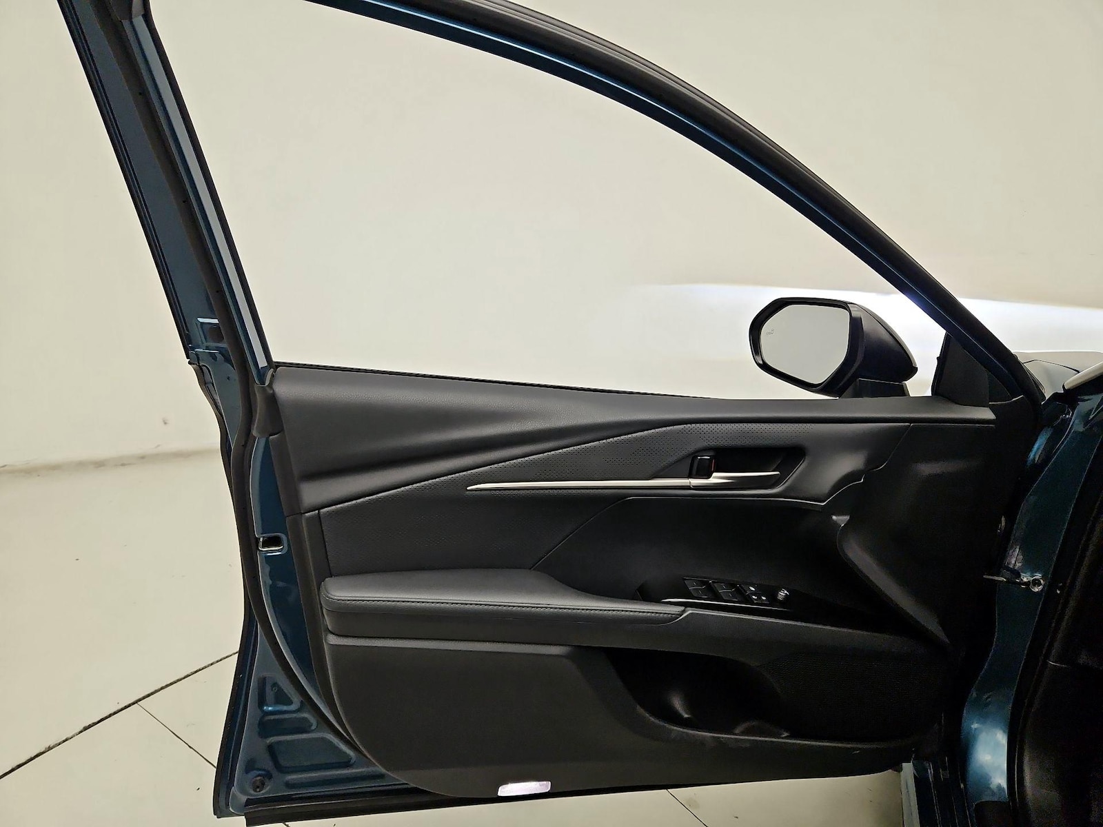 2026 Toyota Camry XSE - Photo 13