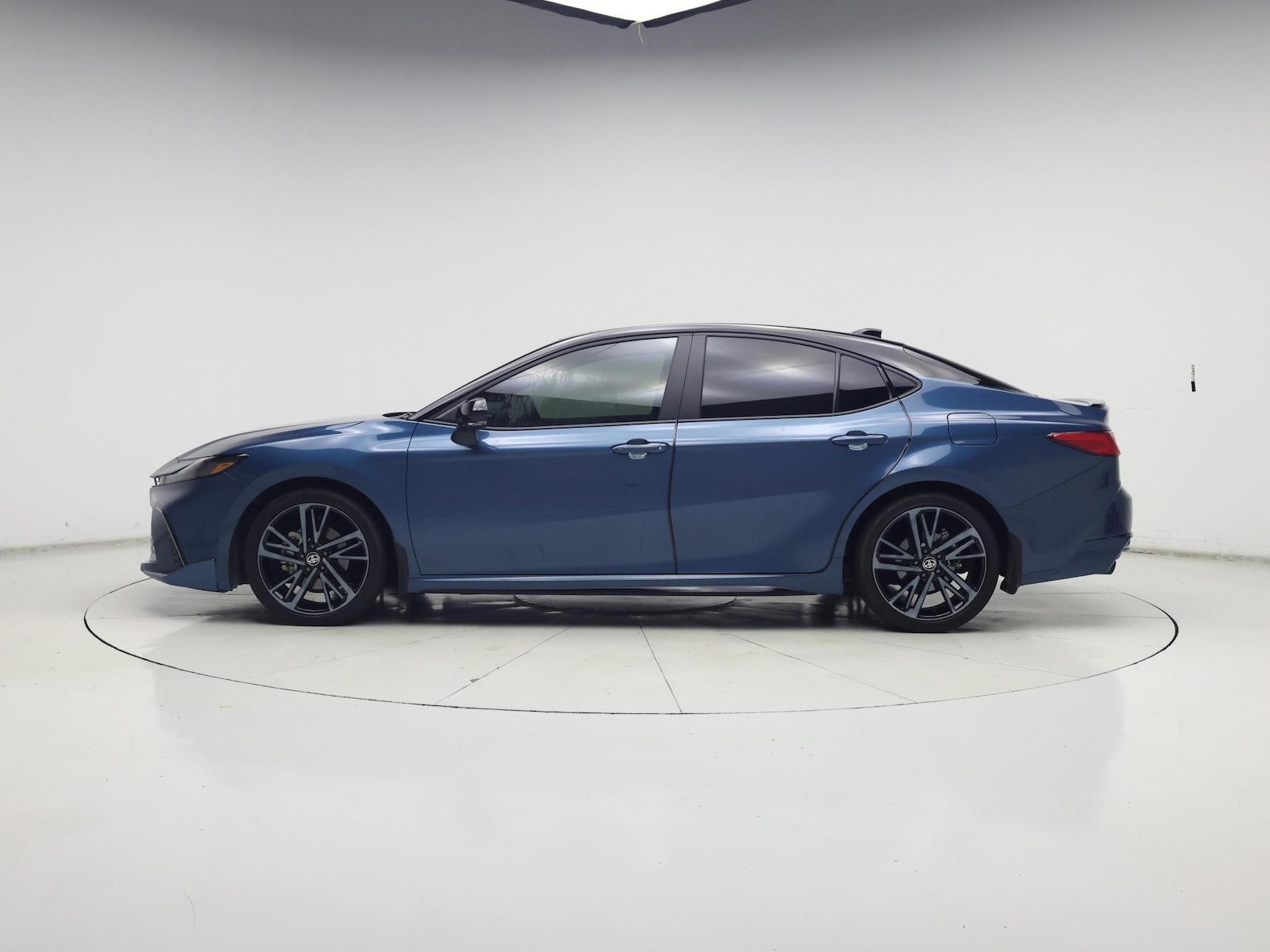 2026 Toyota Camry XSE - Photo 8