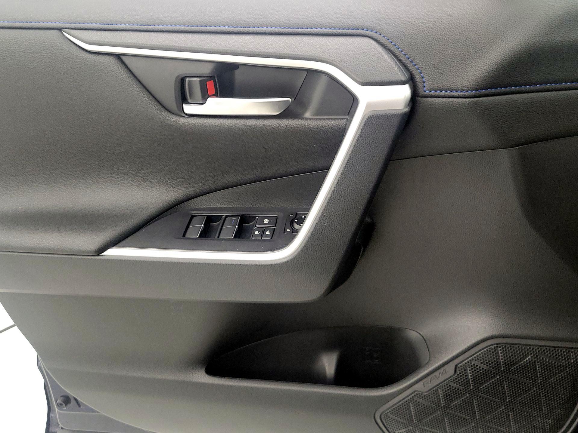 Thumbnail: 2021 Toyota RAV4 - 12