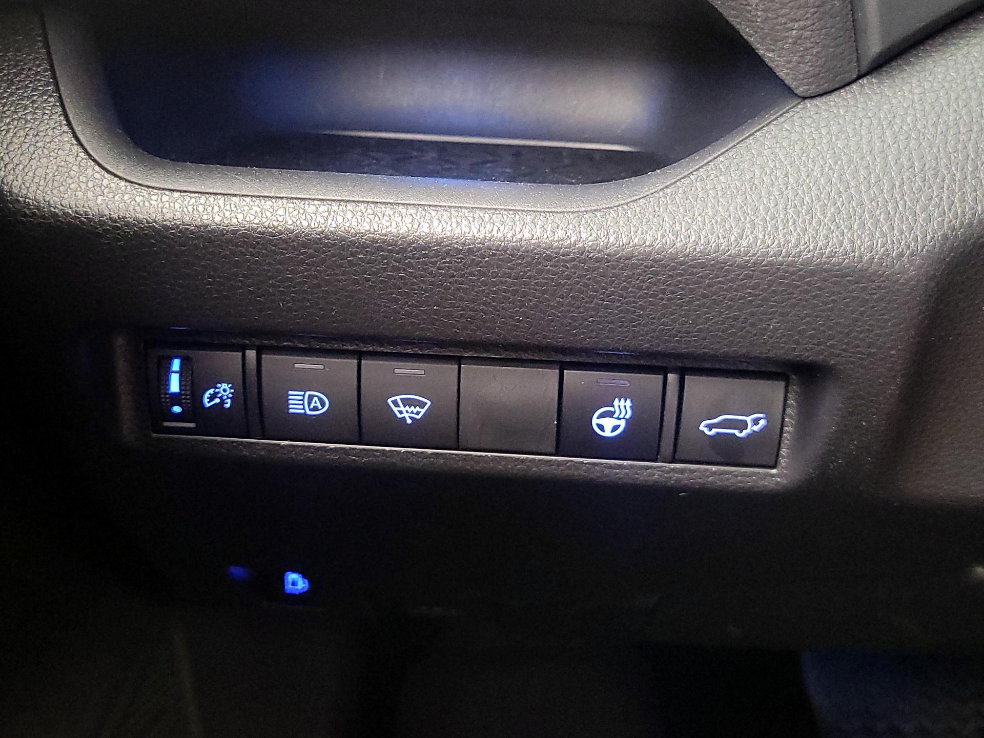 Thumbnail: 2021 Toyota RAV4 - 13
