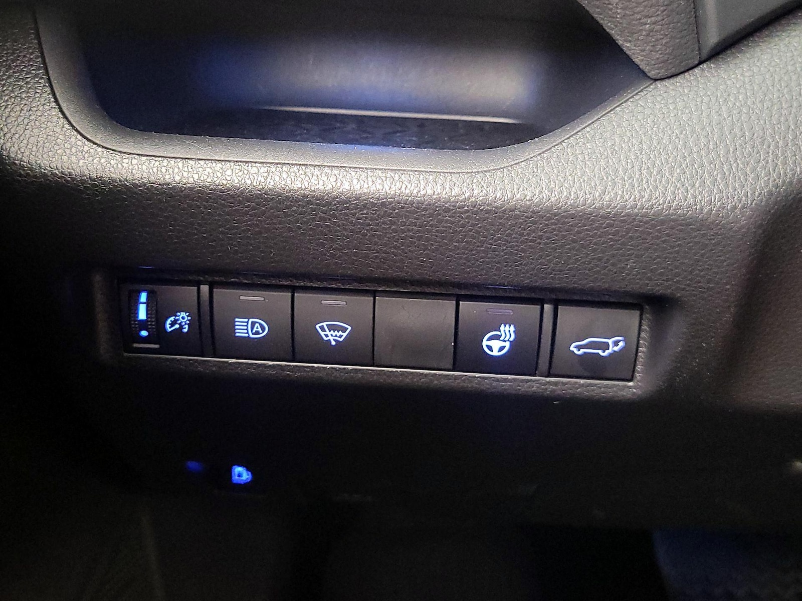 2021 Toyota RAV4 XSE - Photo 14