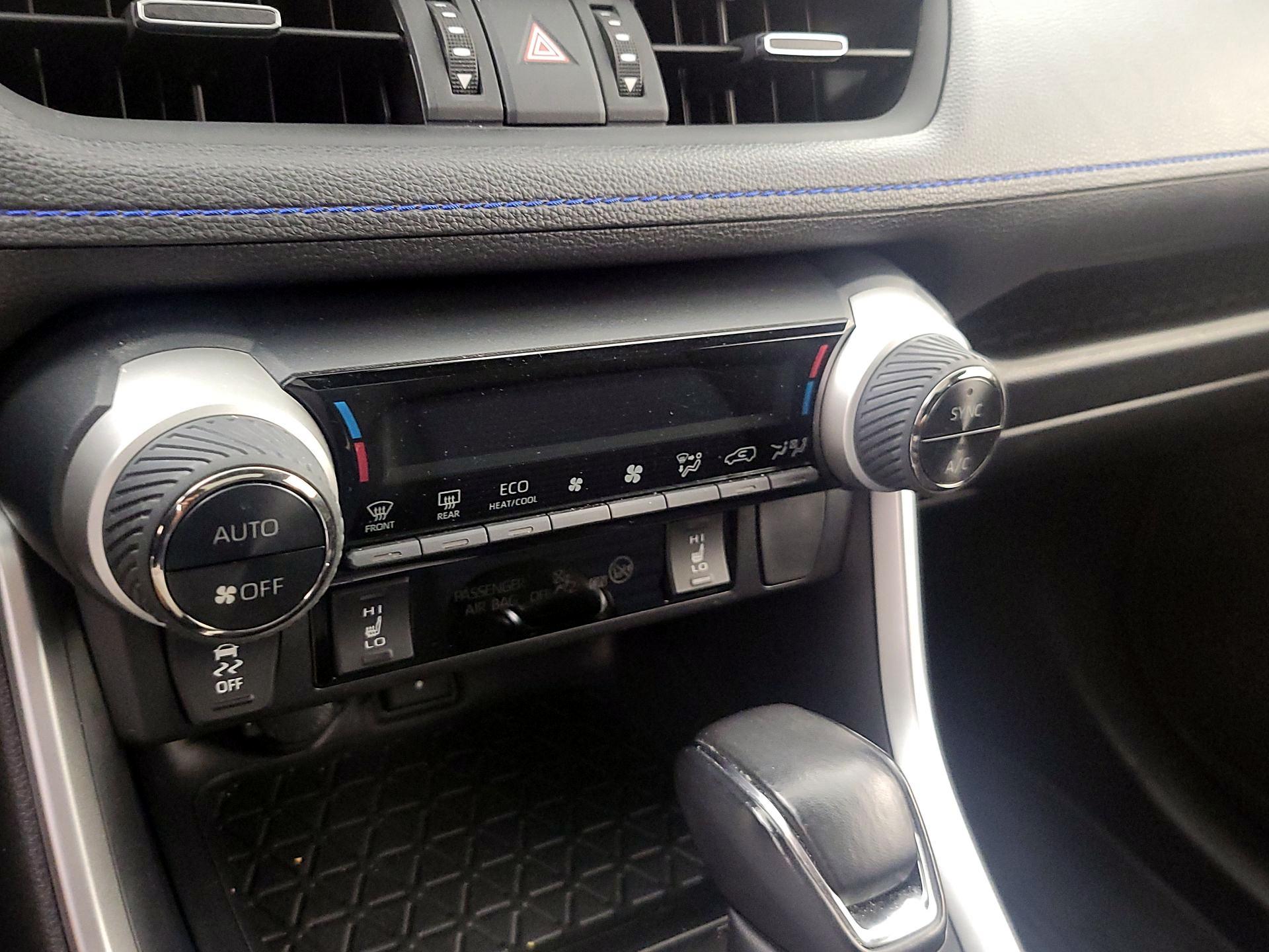 Thumbnail: 2021 Toyota RAV4 - 16
