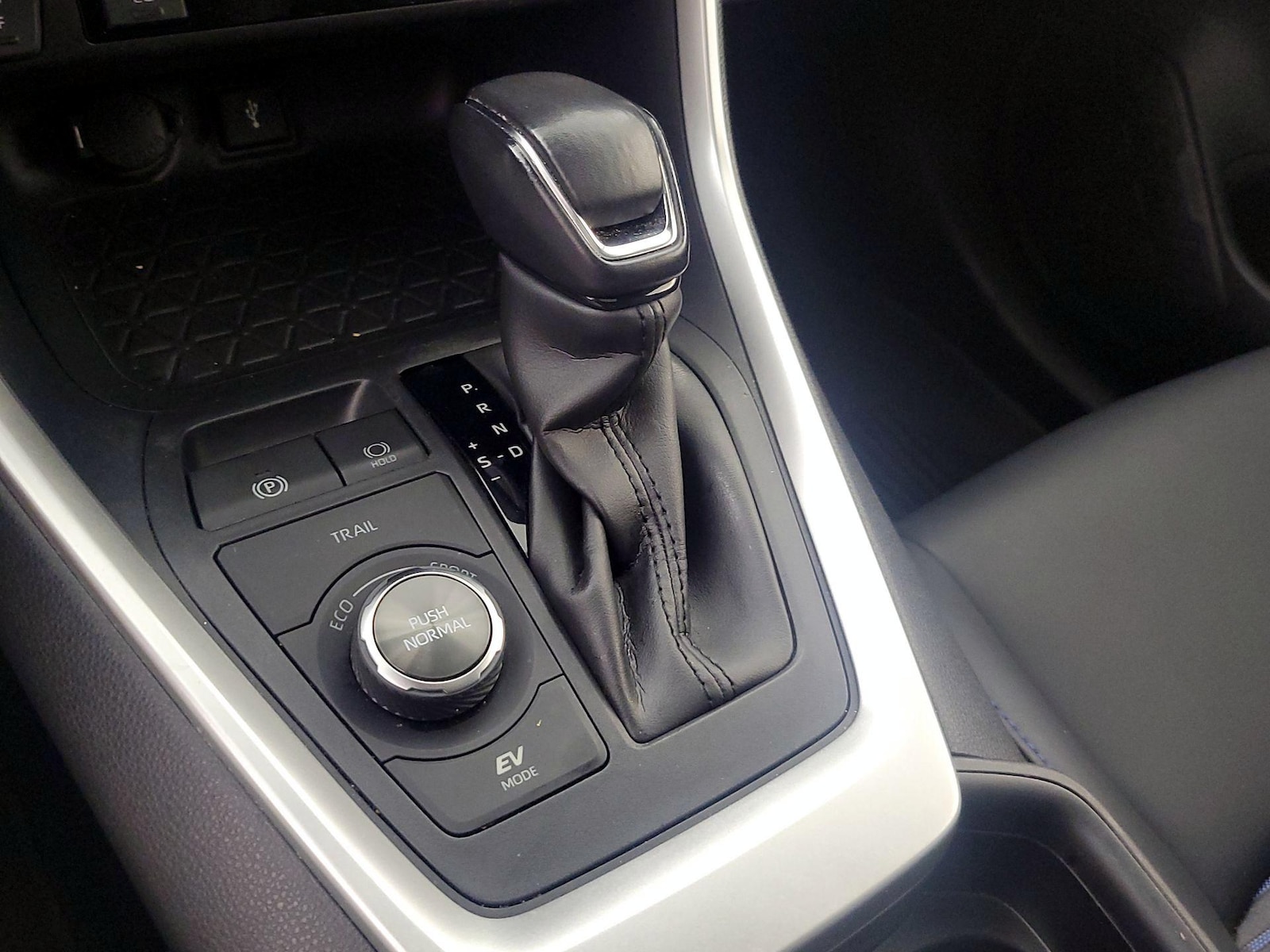 2021 Toyota RAV4 XSE - Photo 18