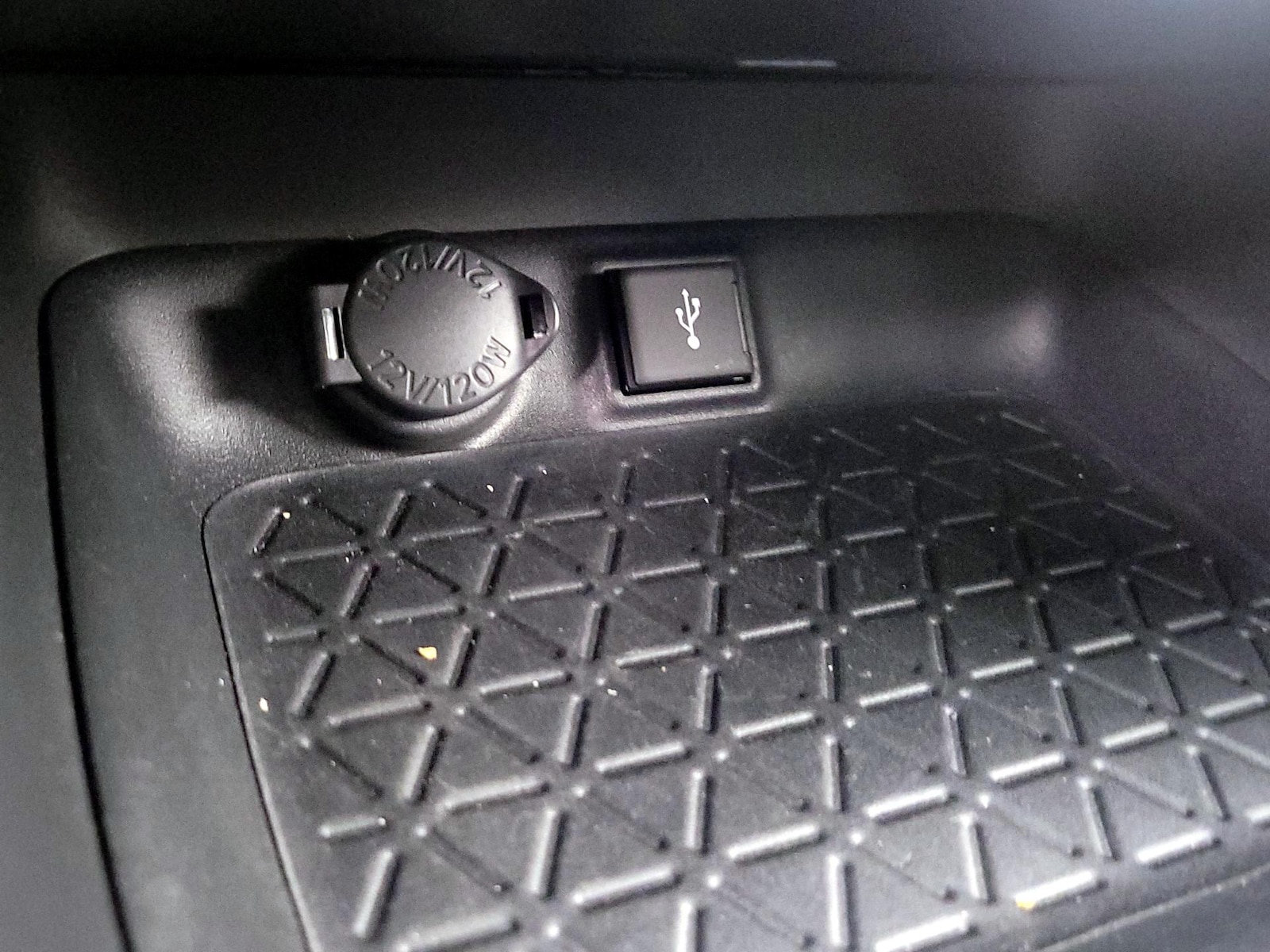 2021 Toyota RAV4 XSE - Photo 19