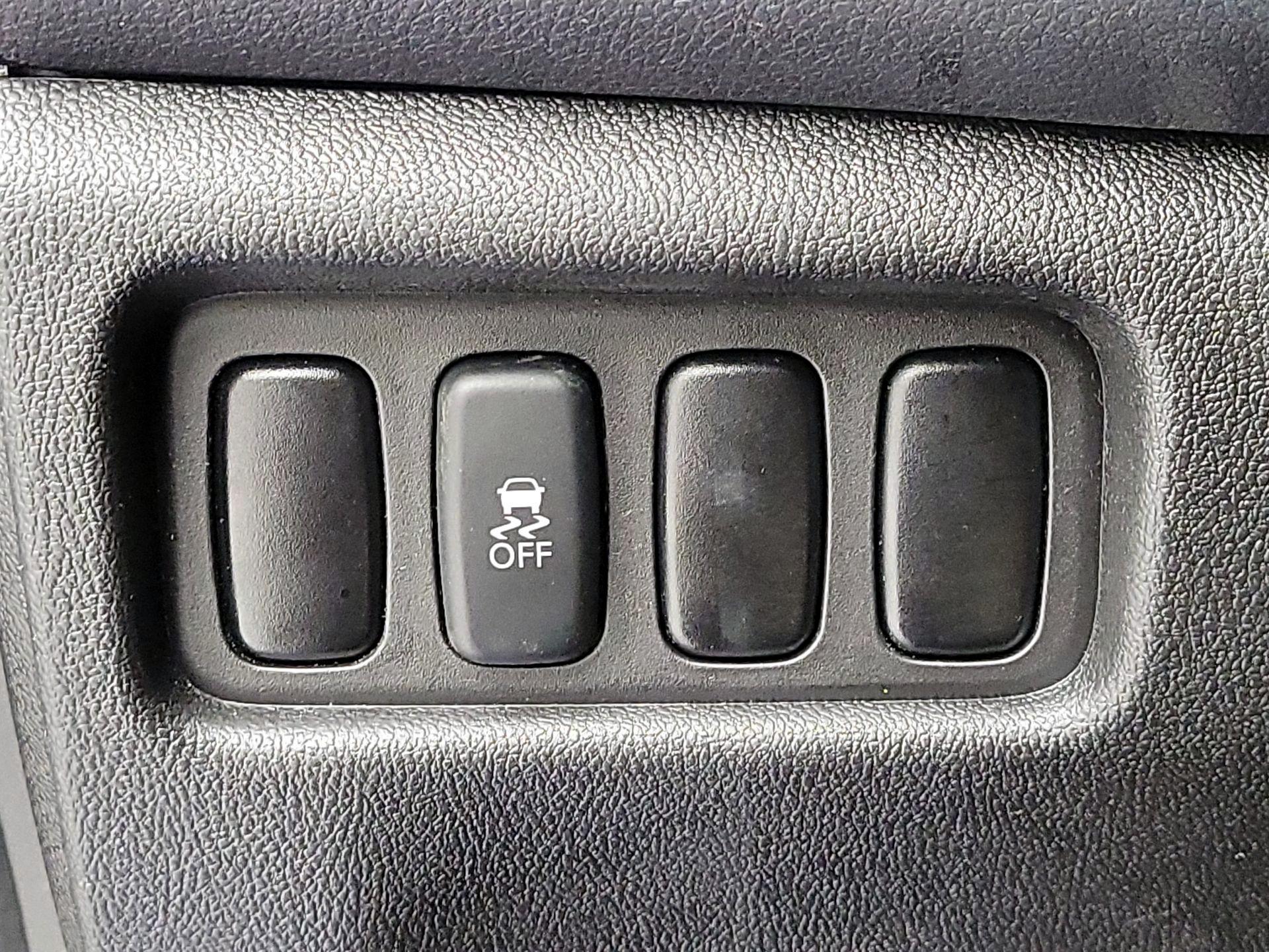Thumbnail: 2015 Mitsubishi Outlander Sport - 13