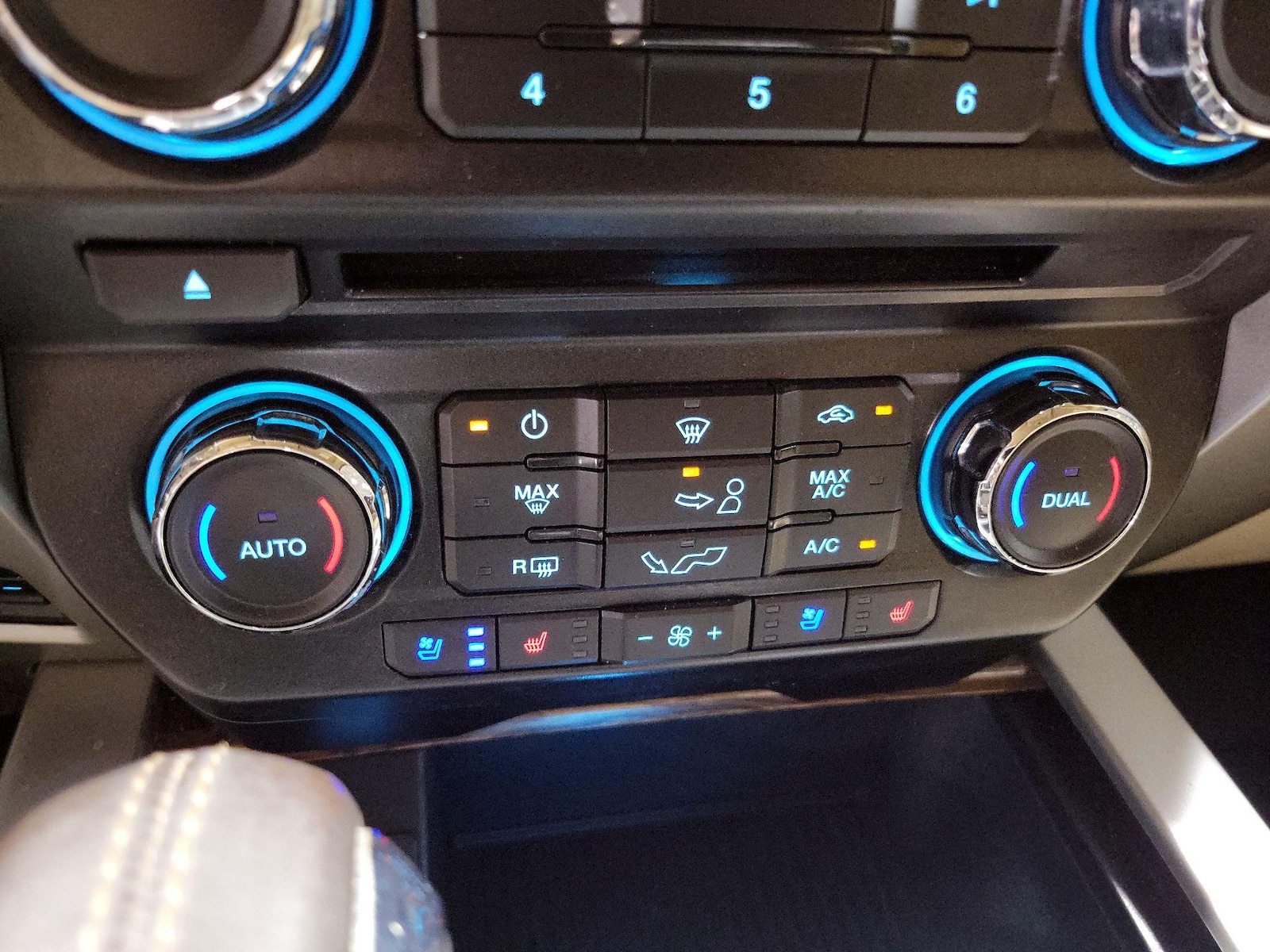 2018 Ford F-150 Lariat - Photo 18