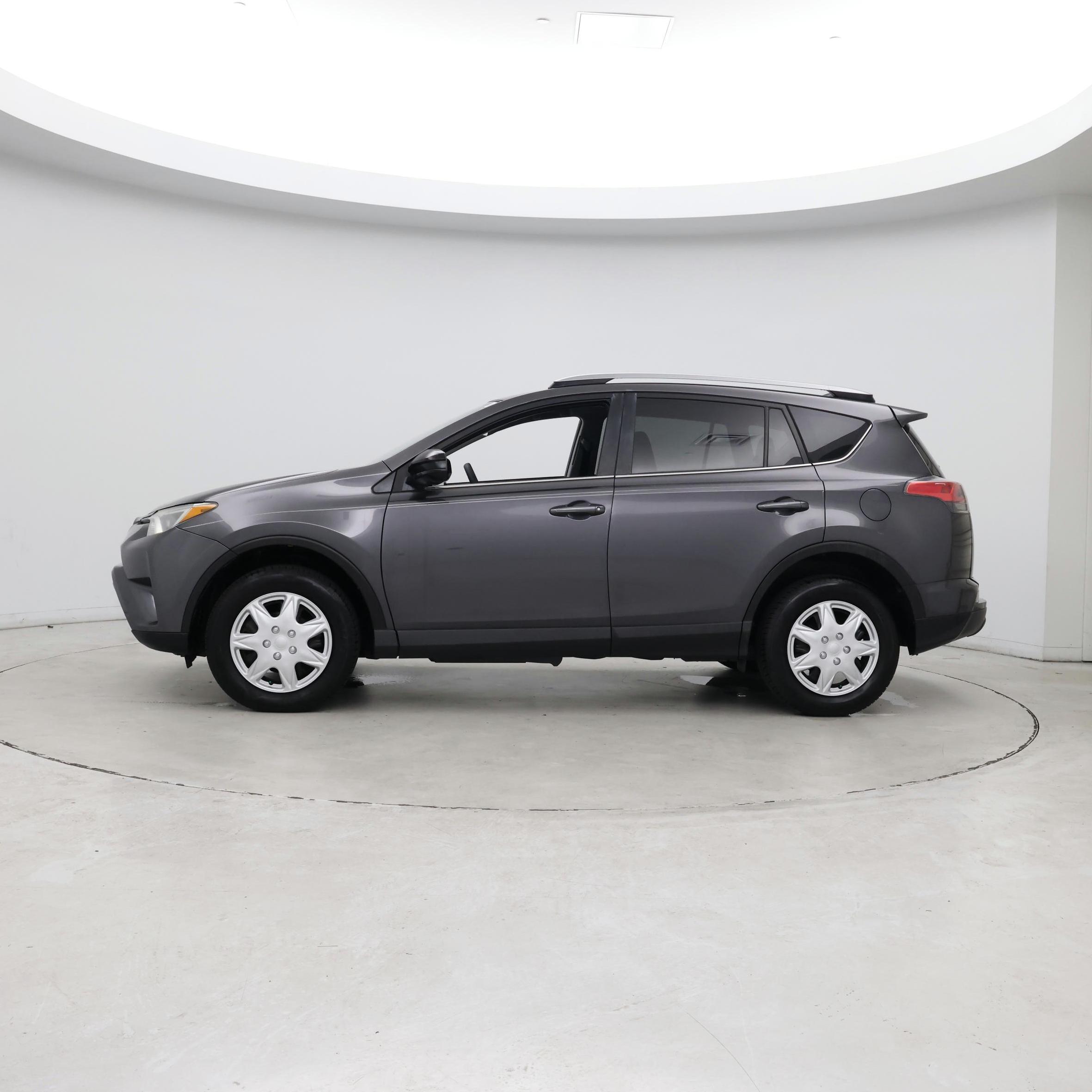 Thumbnail: 2017 Toyota RAV4 - 3