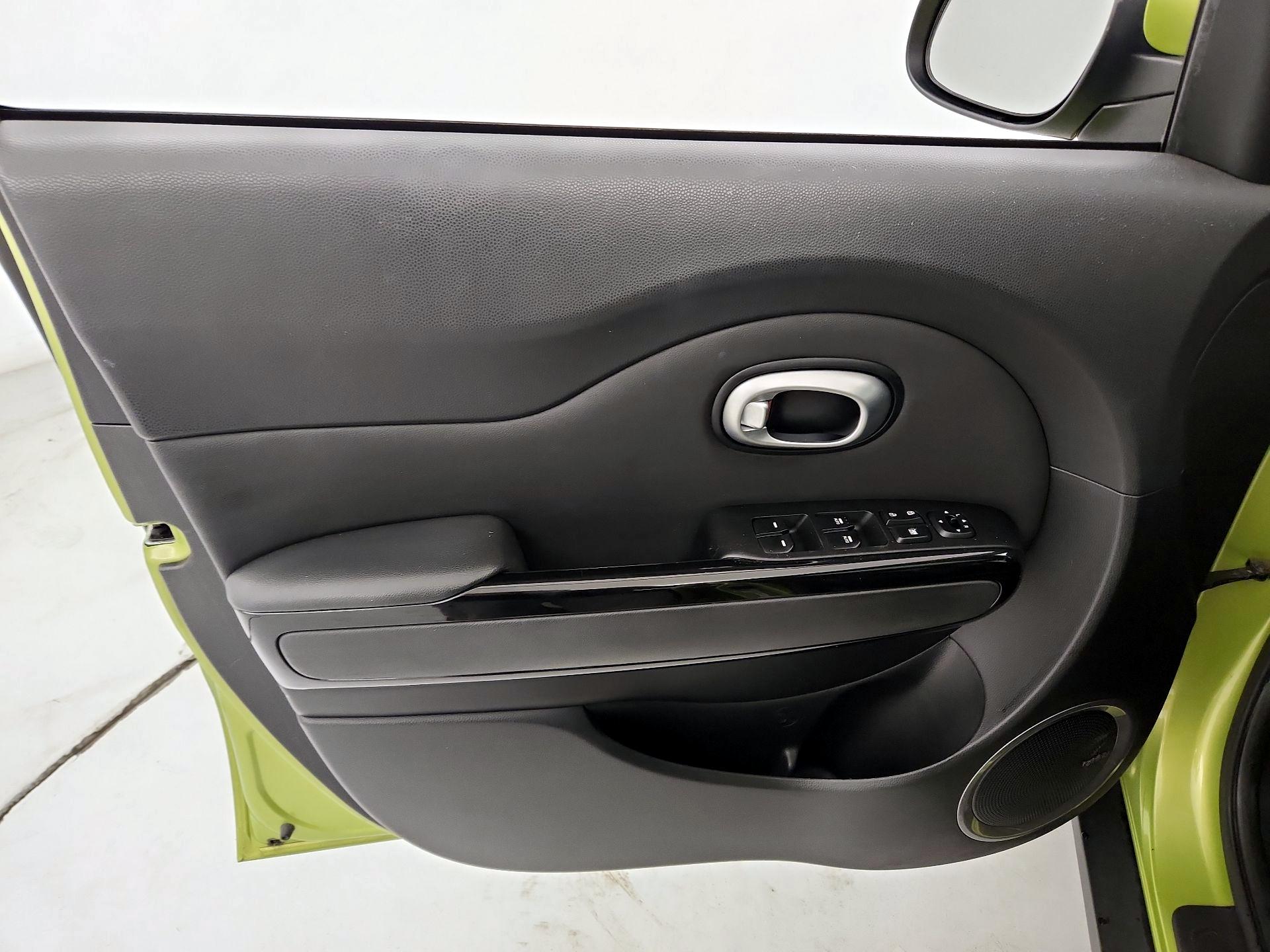 Thumbnail: 2015 Kia Soul - 12