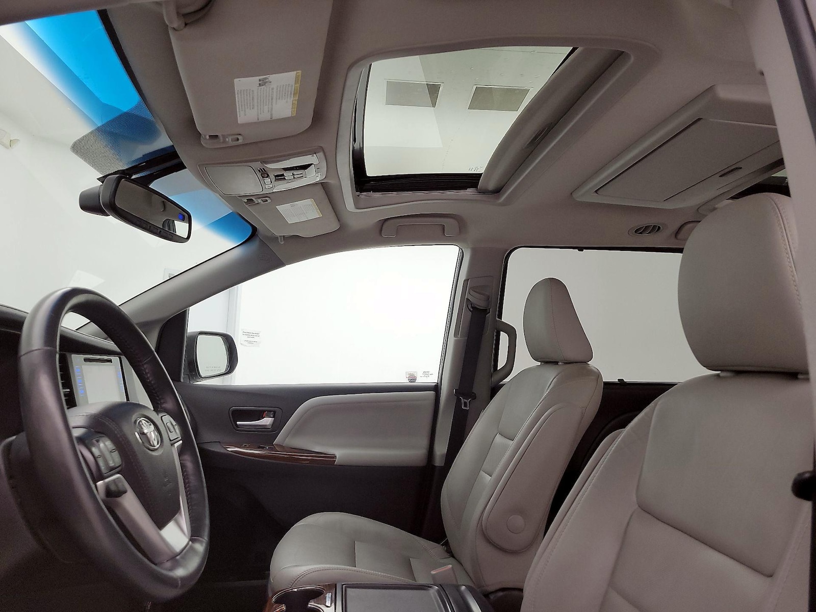Sunroof(s) & Overhead Airbags