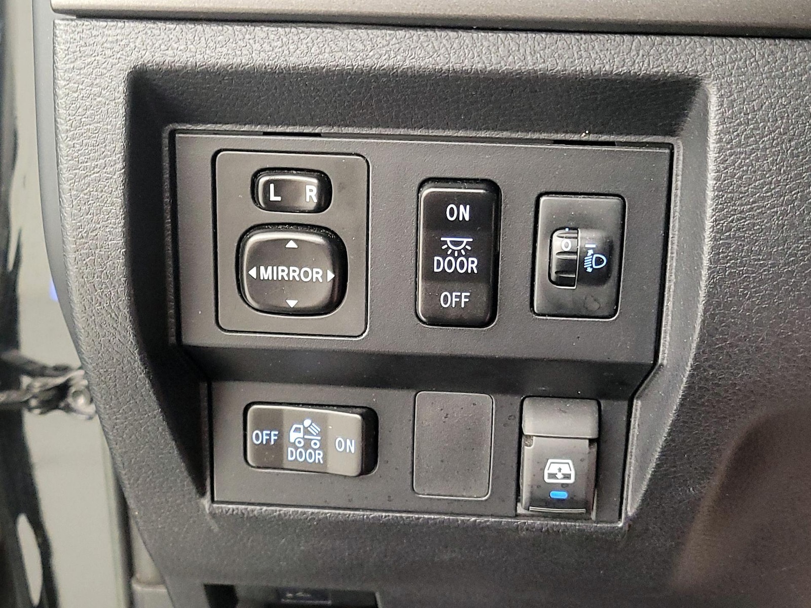 2017 Toyota Tundra SR5 - Photo 14