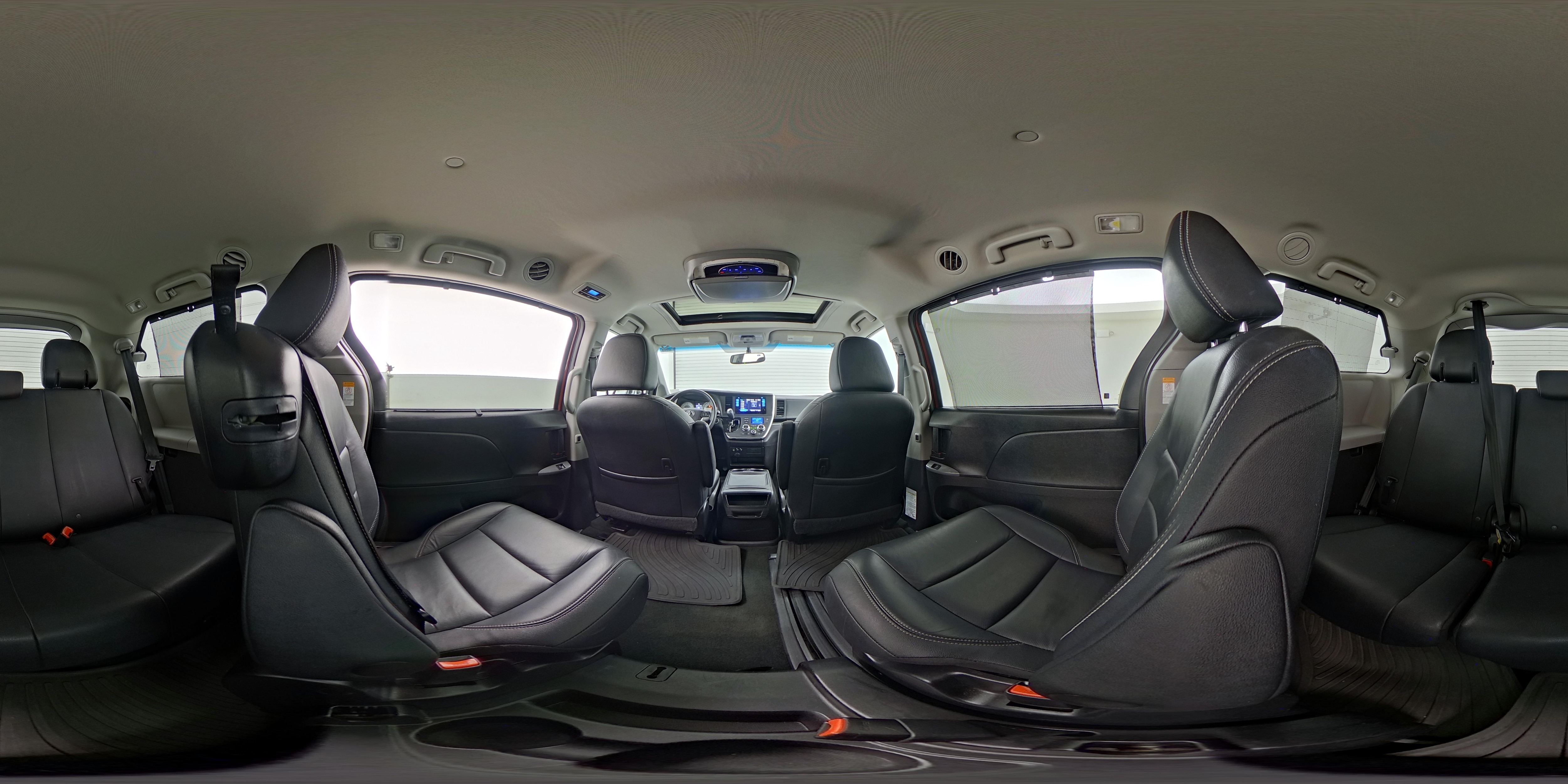 2017 Toyota Sienna SE - Photo 28