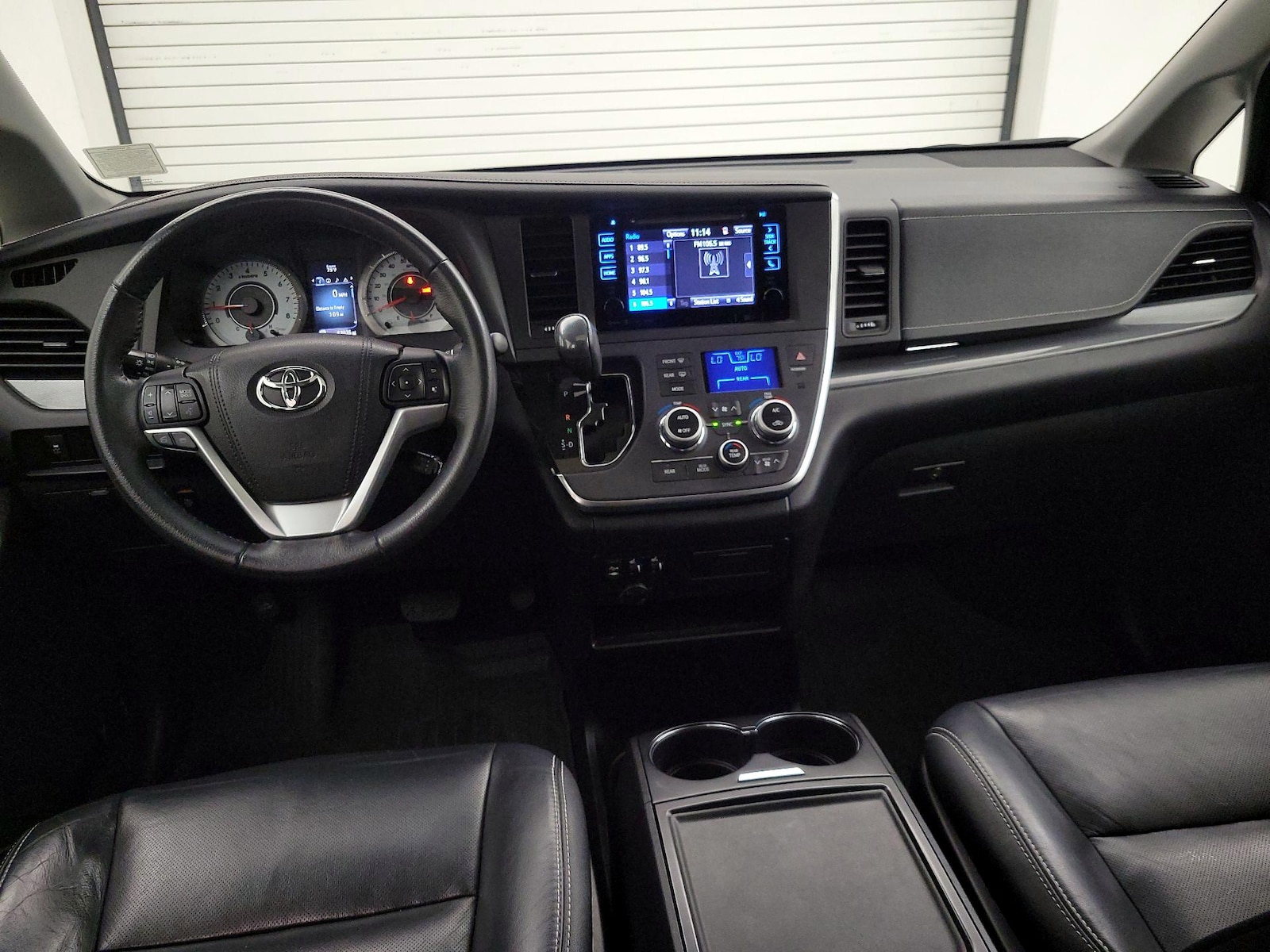 2017 Toyota Sienna SE - Photo 10