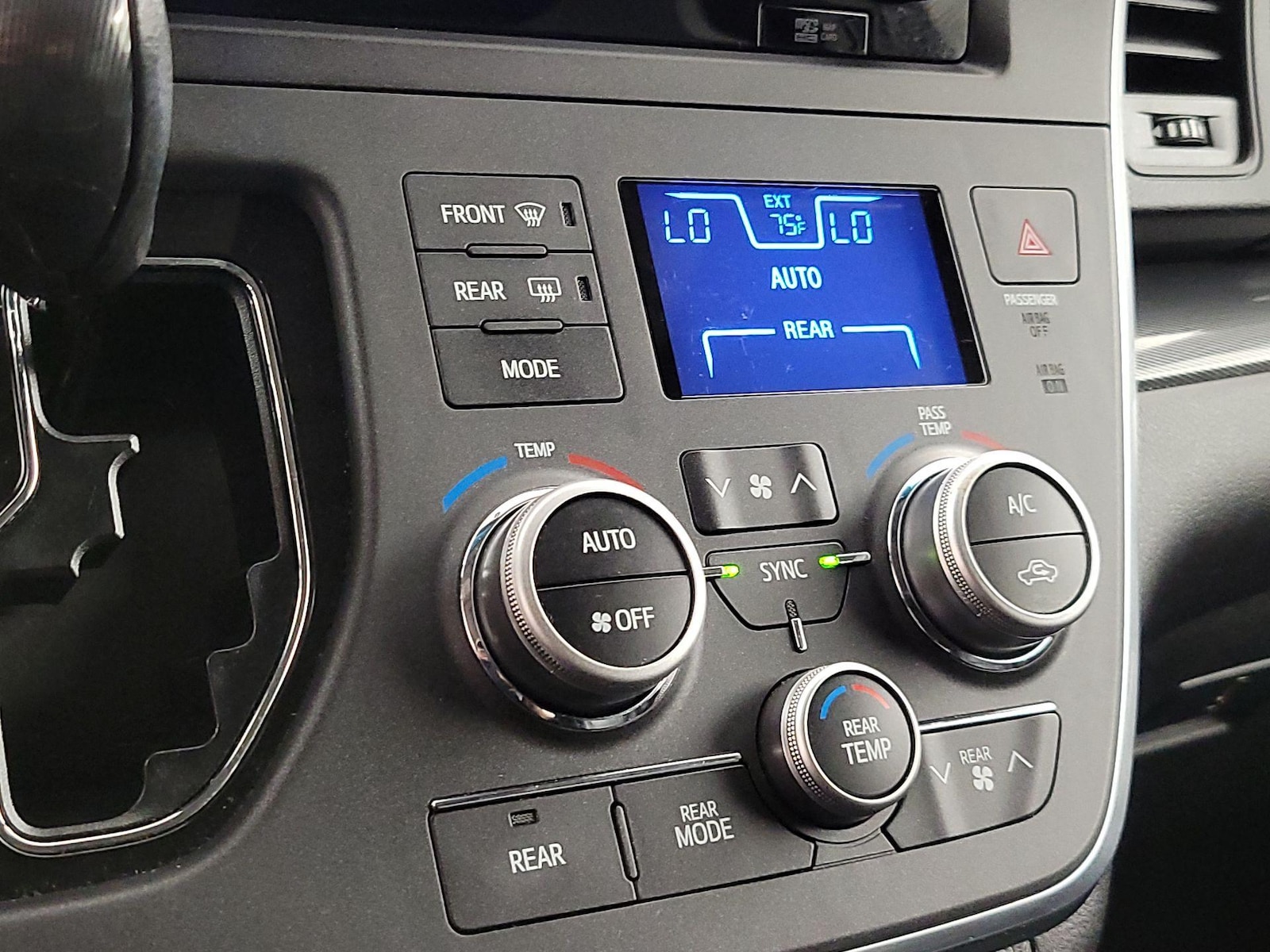 2017 Toyota Sienna SE - Photo 17