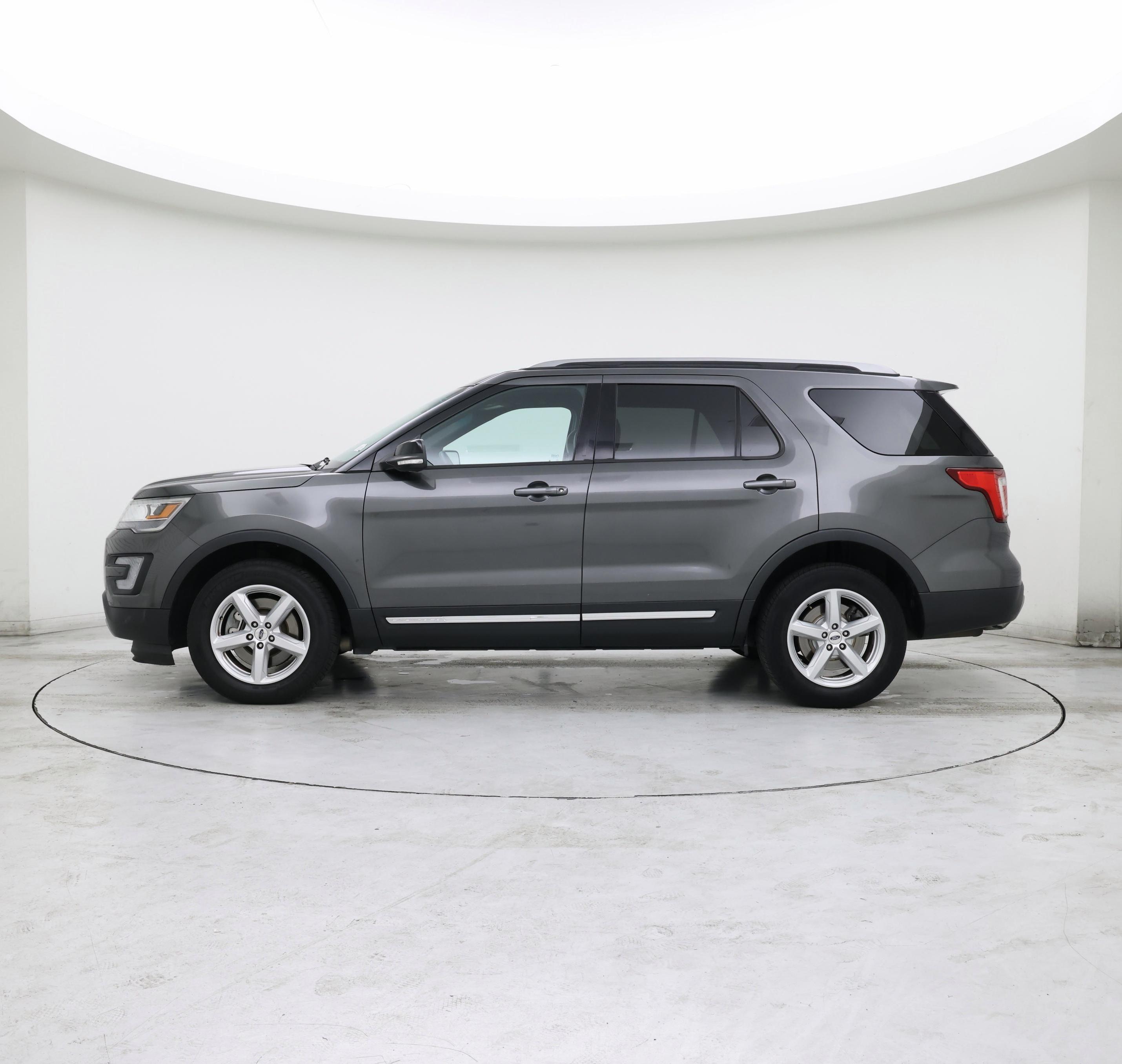 Thumbnail: 2017 Ford Explorer - 3