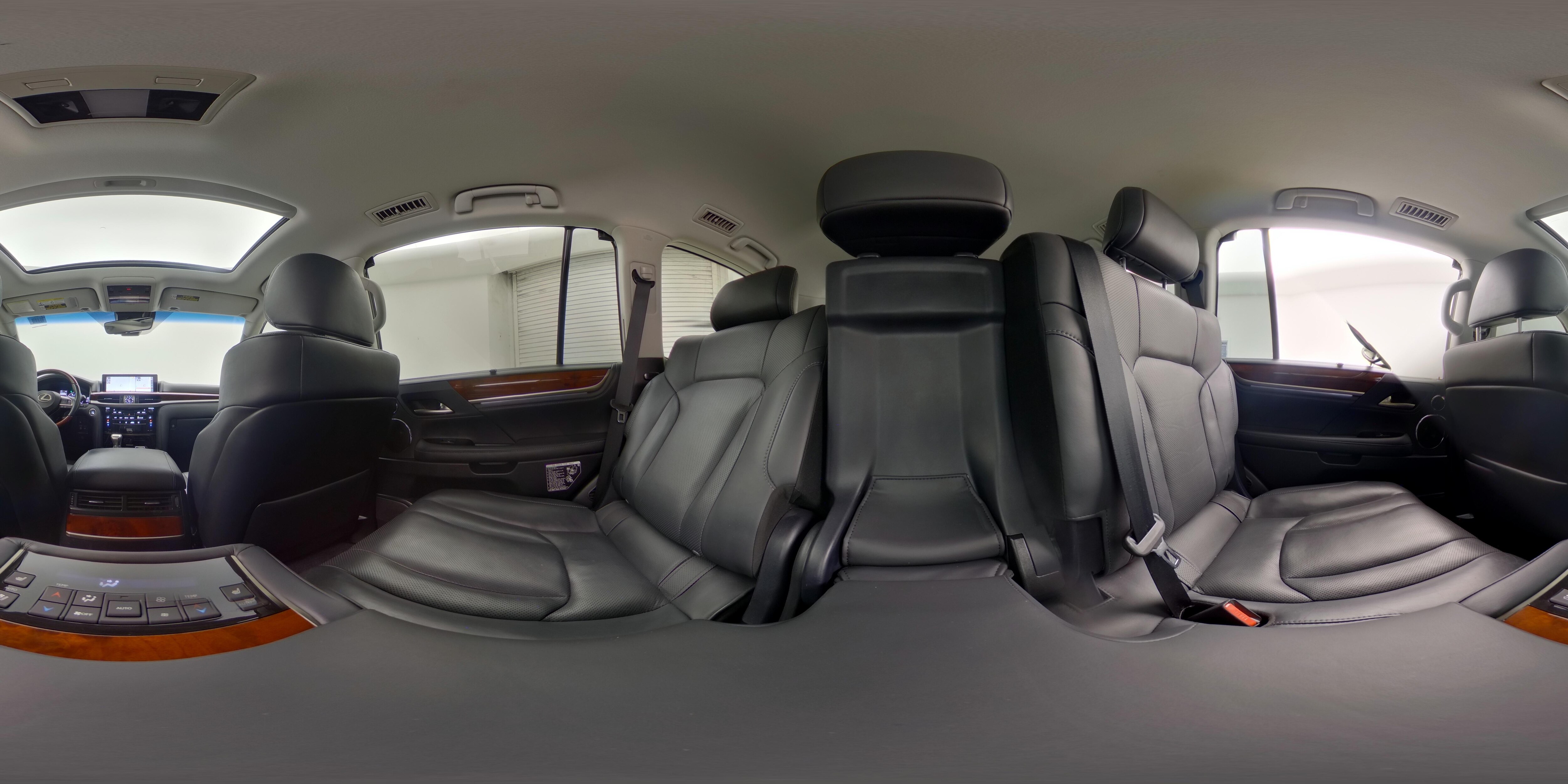2021 Lexus LX 570 - Photo 29