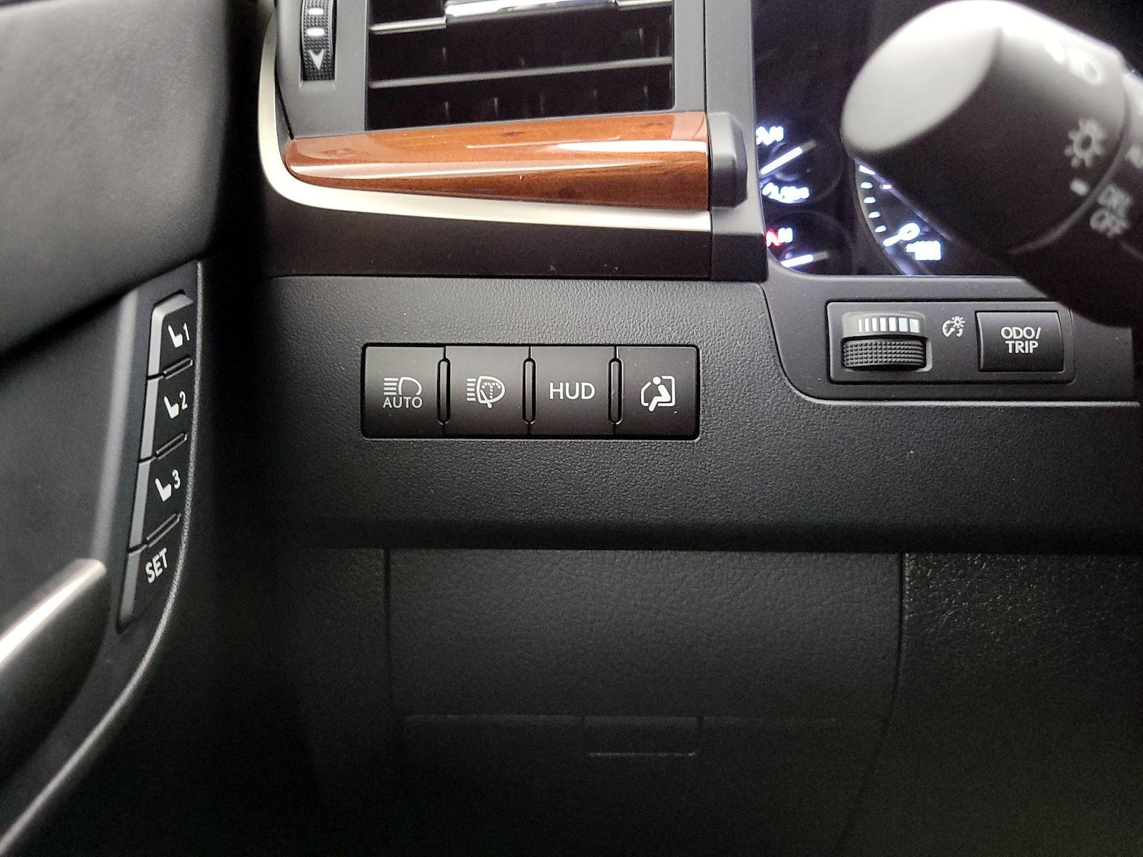 2021 Lexus LX 570 - Photo 14