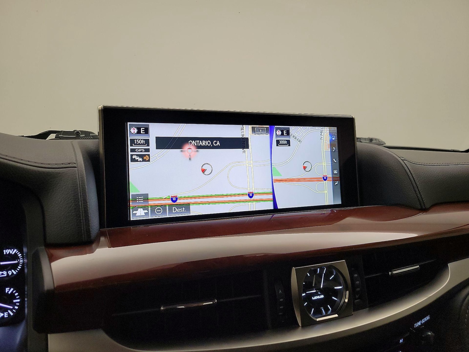 2021 Lexus LX 570 - Photo 15