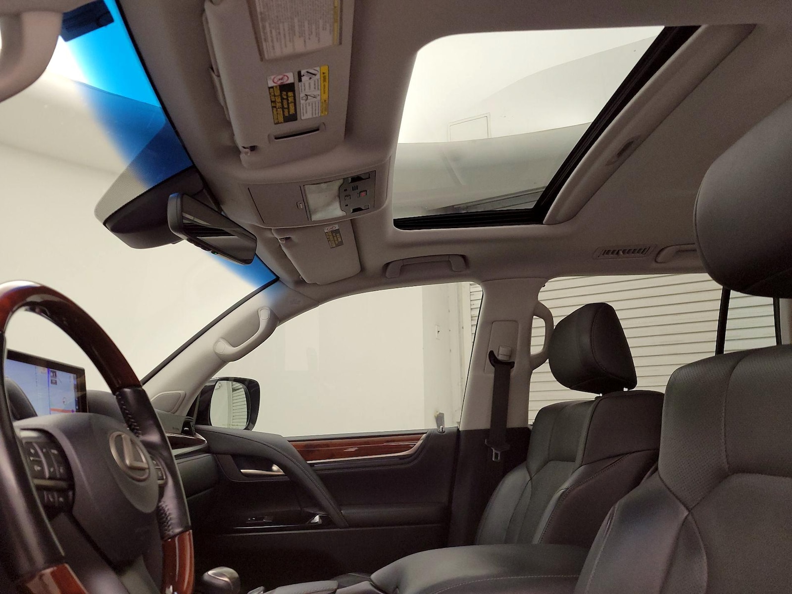 2021 Lexus LX 570 - Photo 21