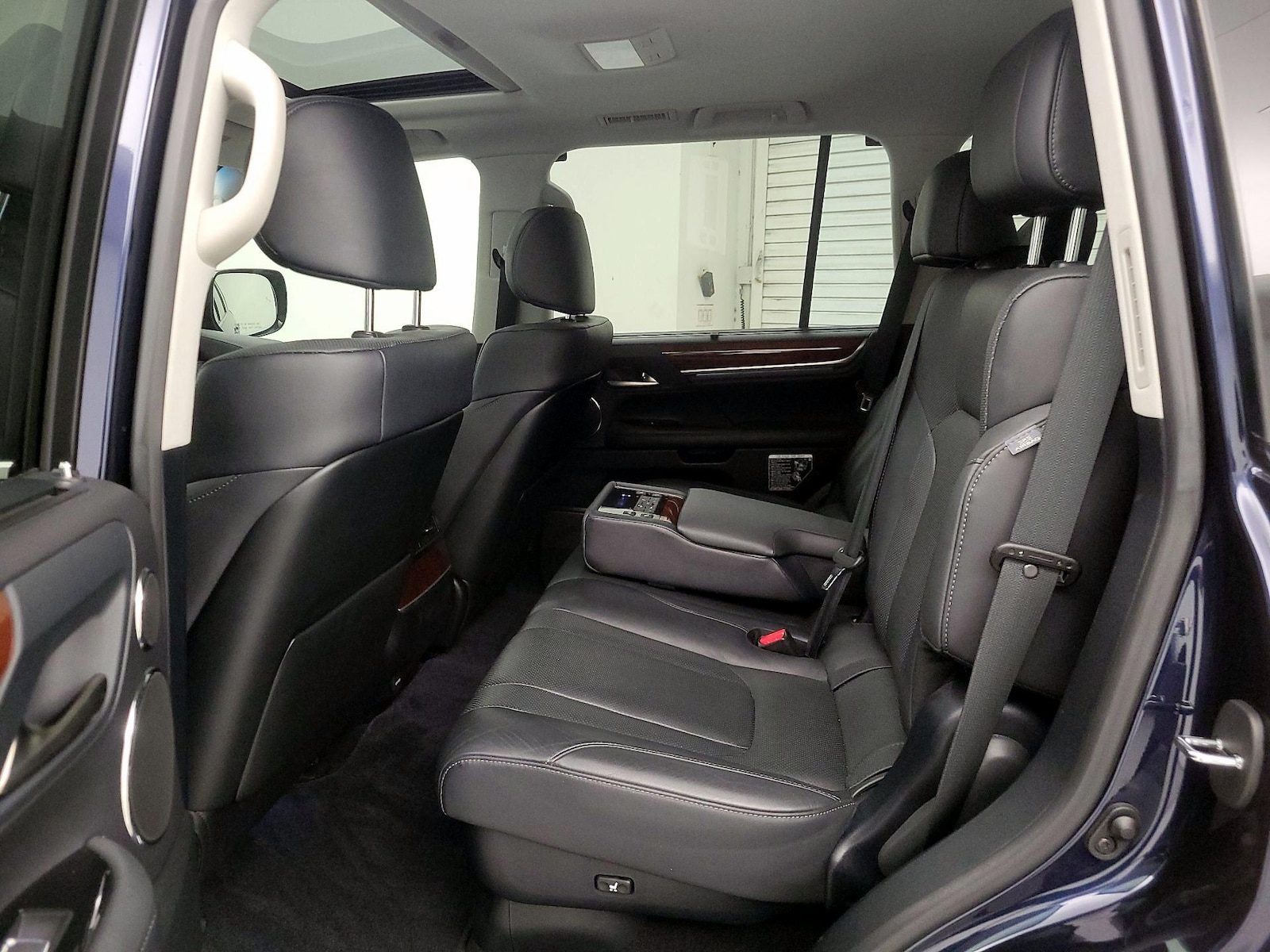 2021 Lexus LX 570 - Photo 22