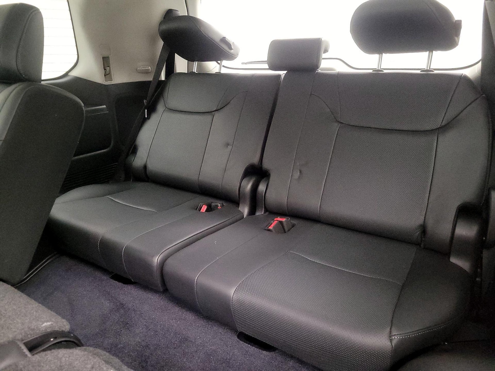2021 Lexus LX 570 - Photo 23