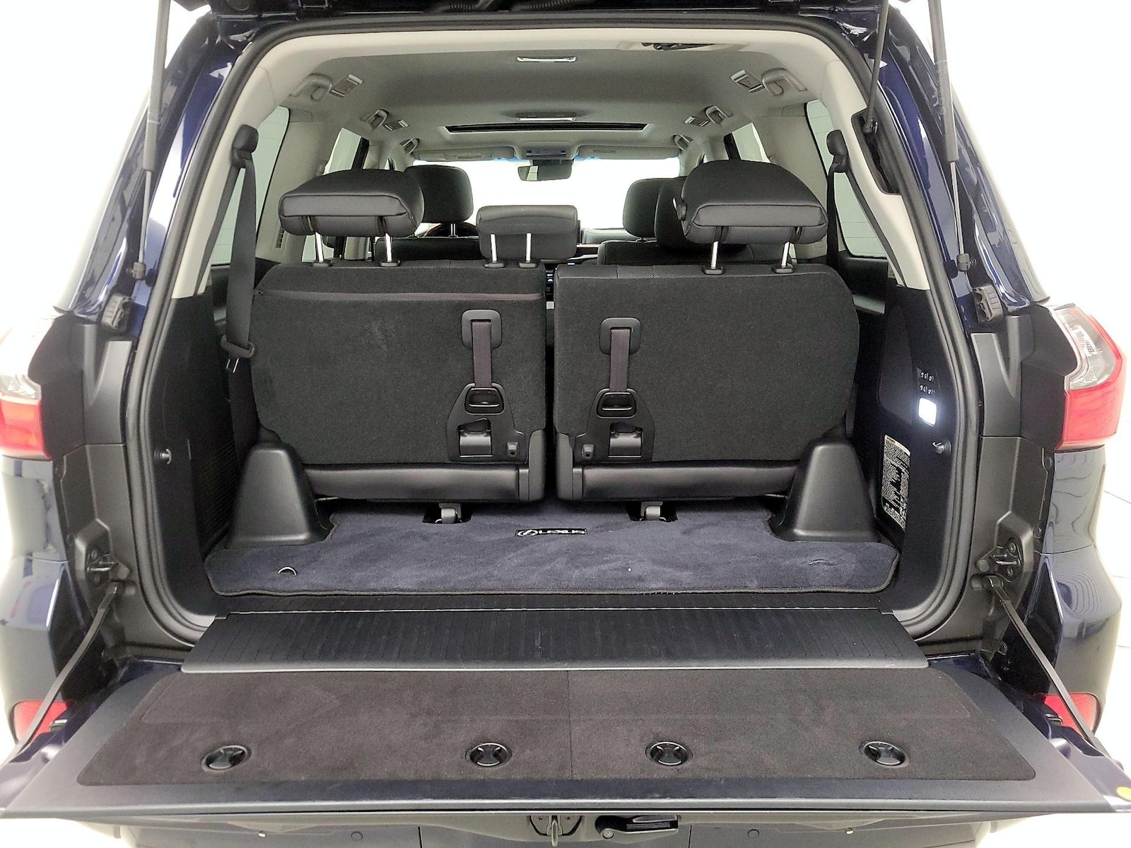 2021 Lexus LX 570 - Photo 24