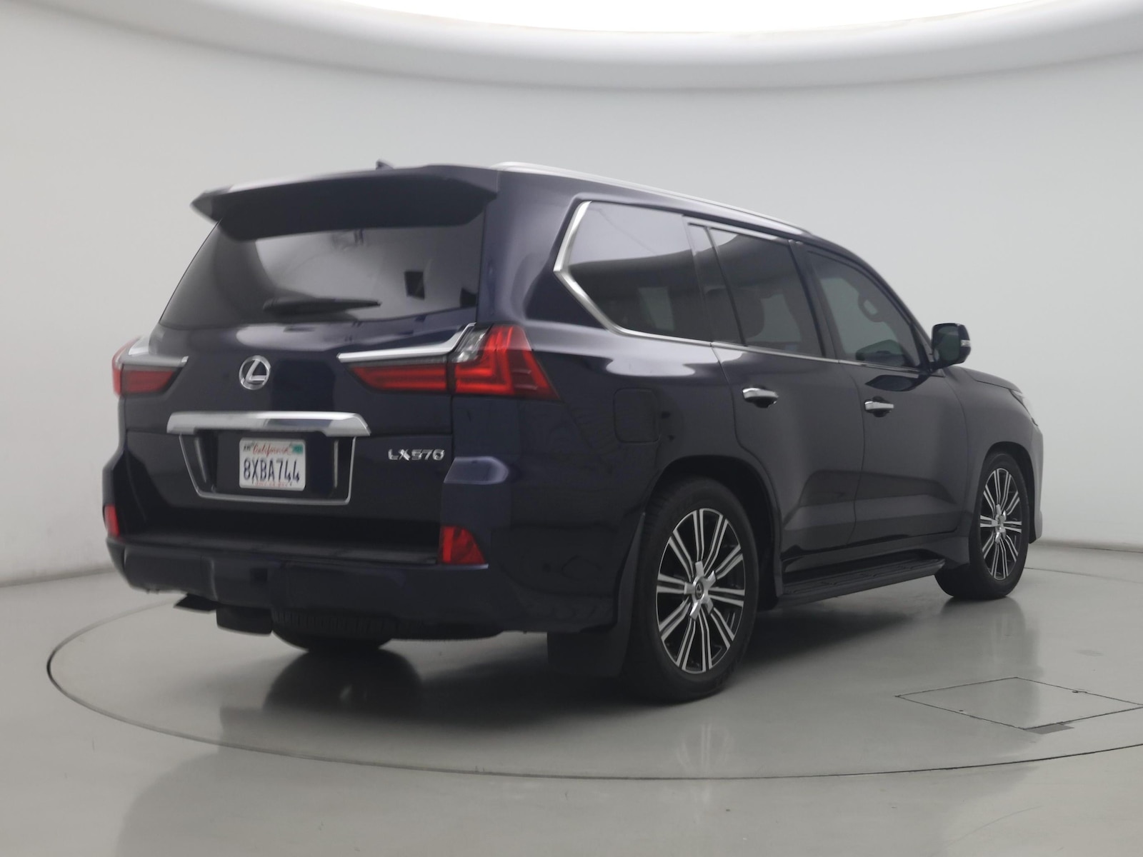 2021 Lexus LX 570 - Photo 9