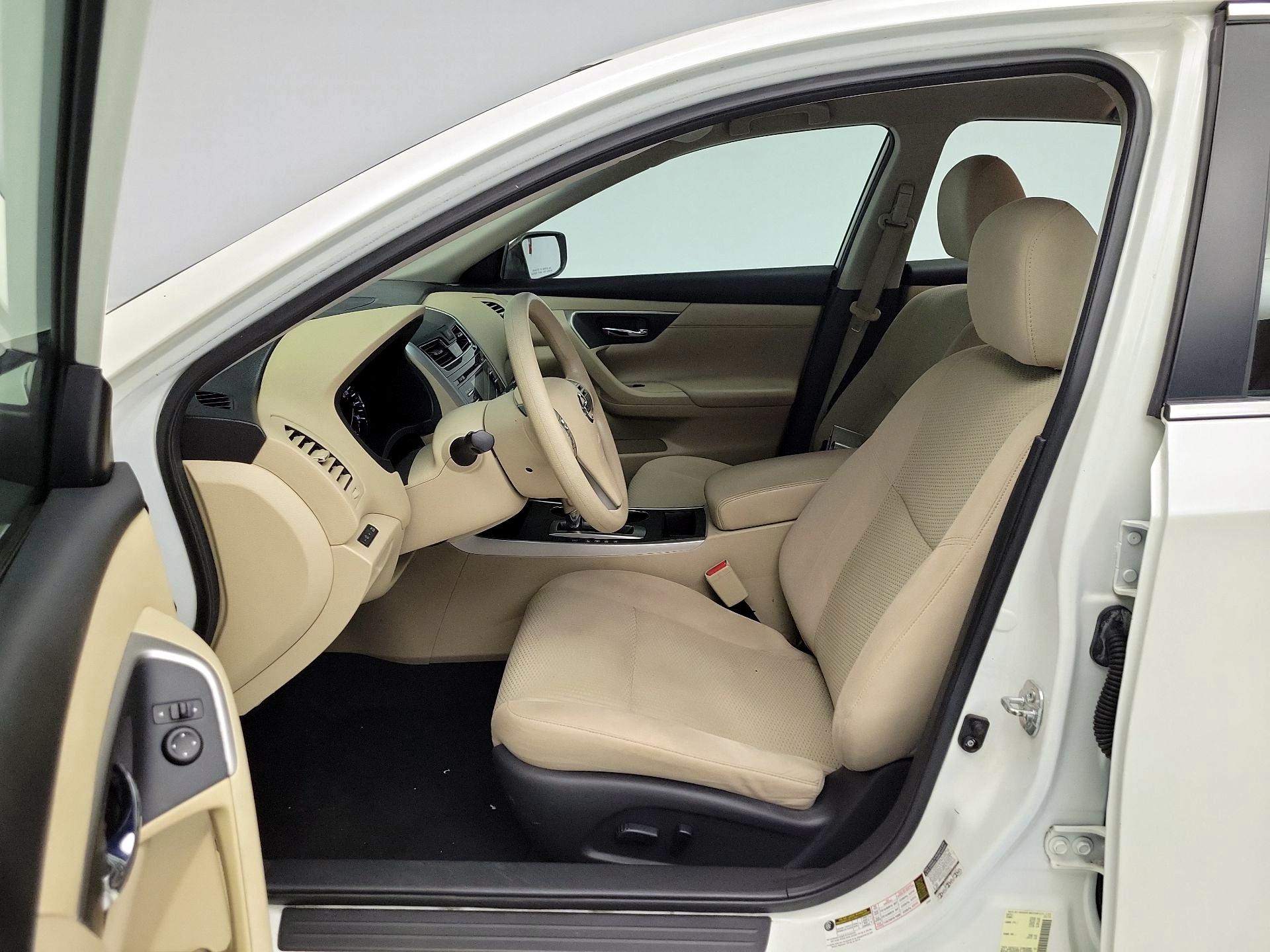 Thumbnail: 2015 Nissan Altima - 11