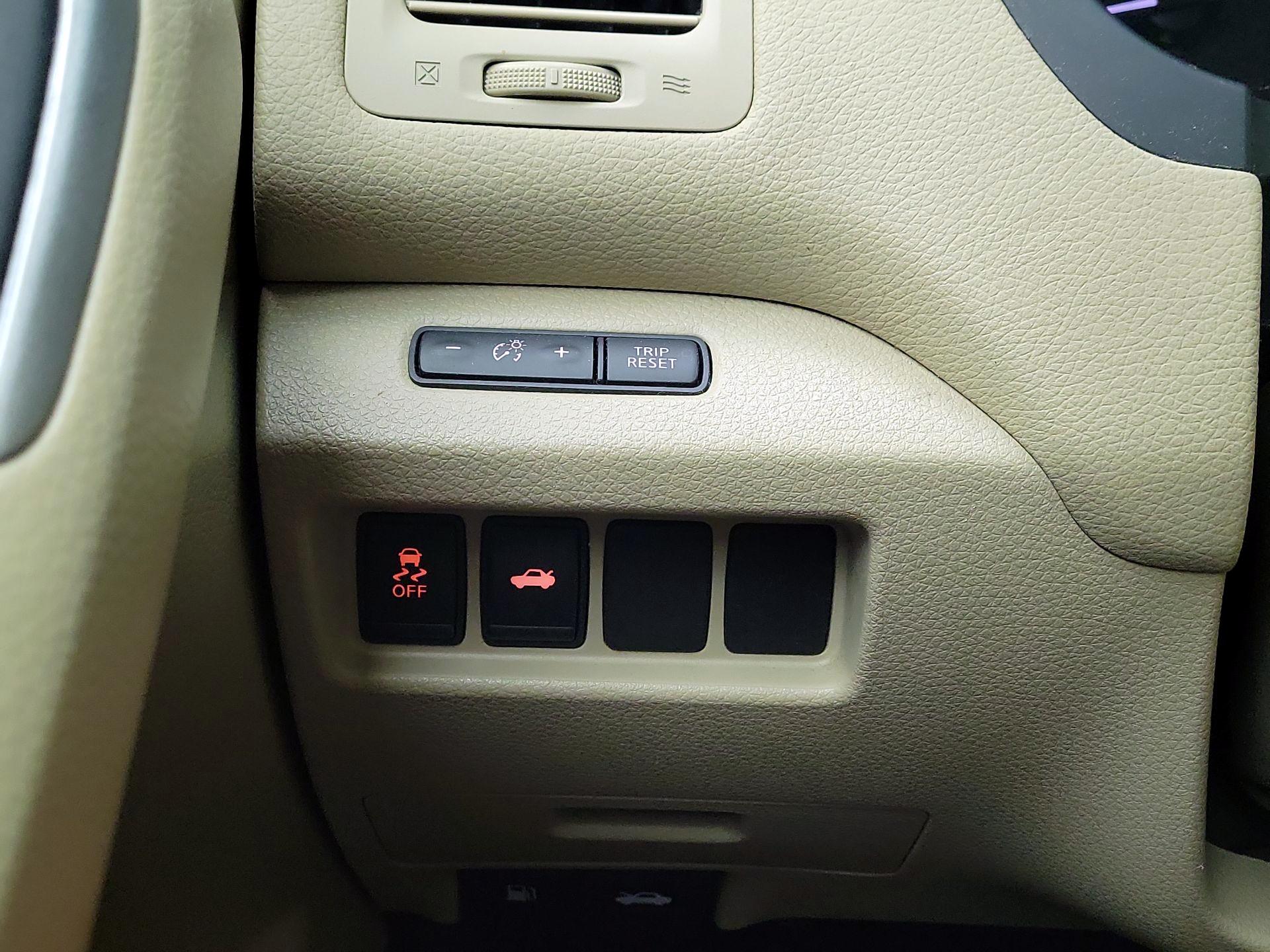 Thumbnail: 2015 Nissan Altima - 13