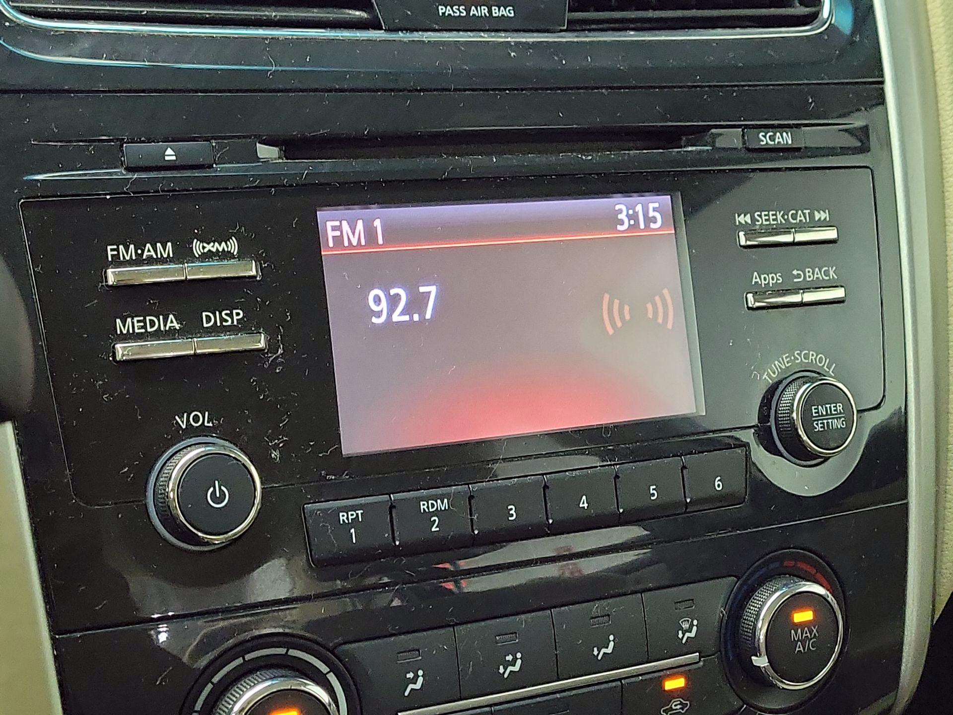 Thumbnail: 2015 Nissan Altima - 15