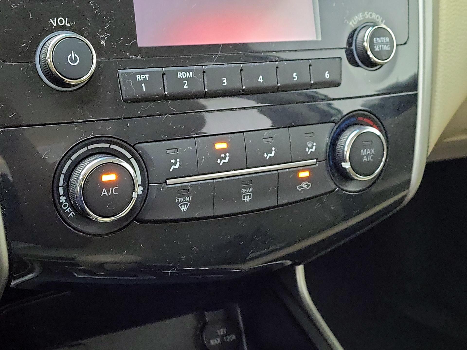 Thumbnail: 2015 Nissan Altima - 16