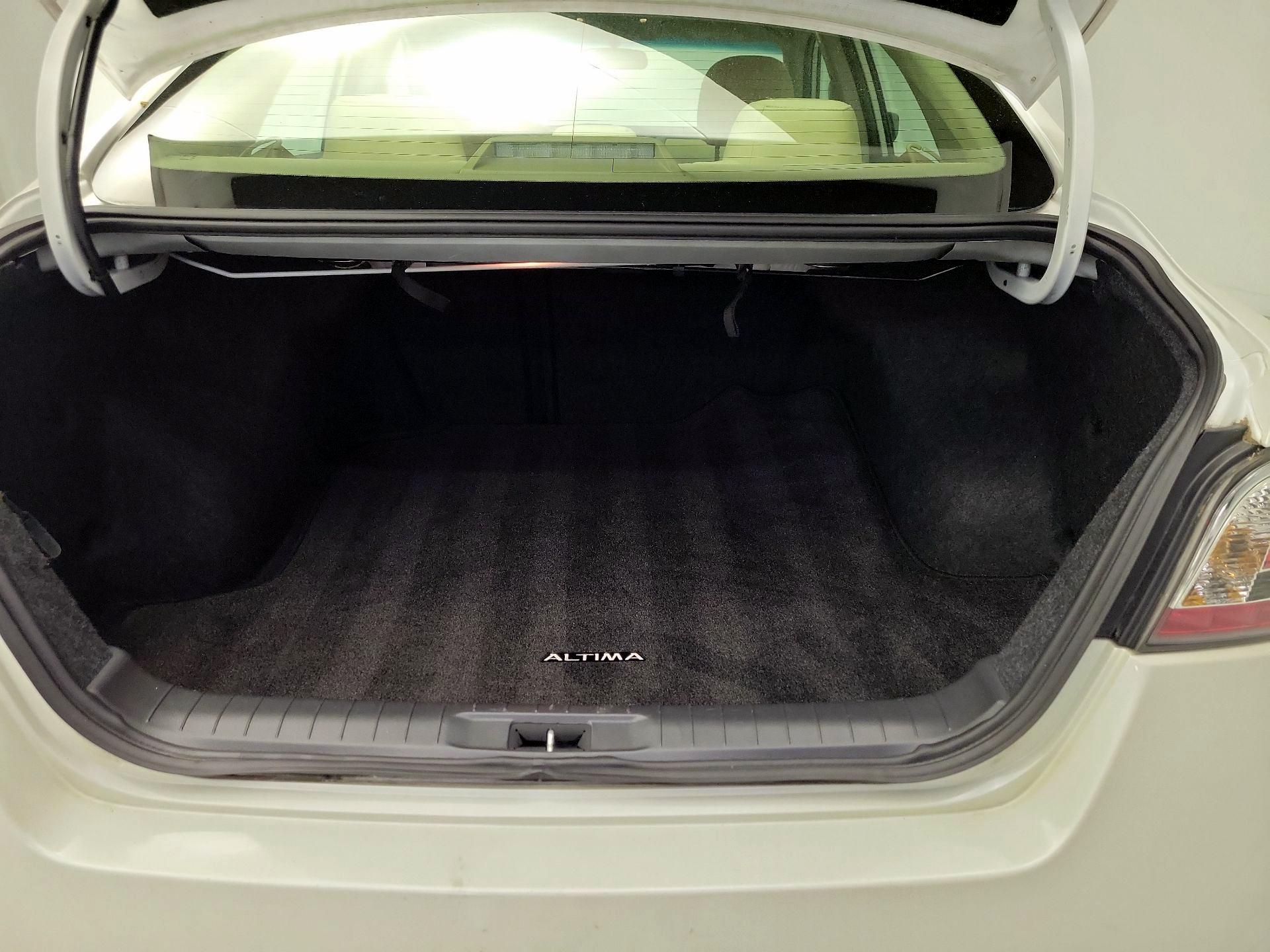 Thumbnail: 2015 Nissan Altima - 20