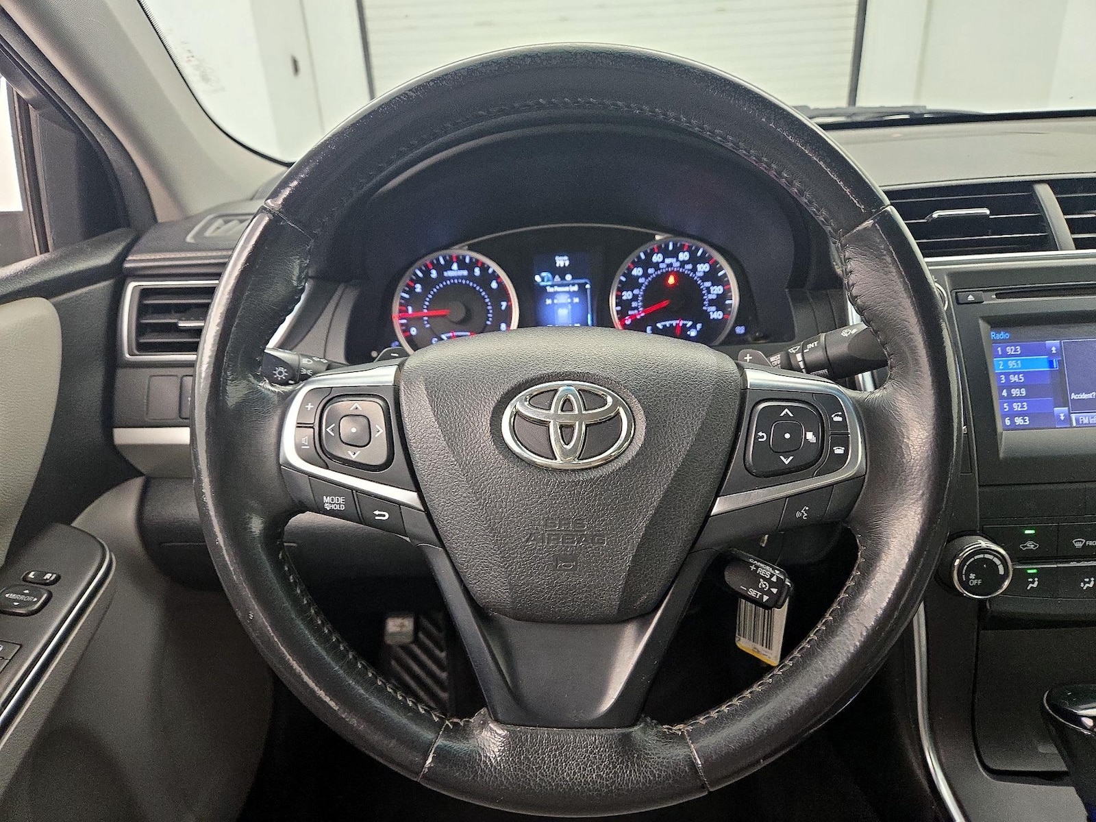 2017 Toyota Camry SE - Photo 11