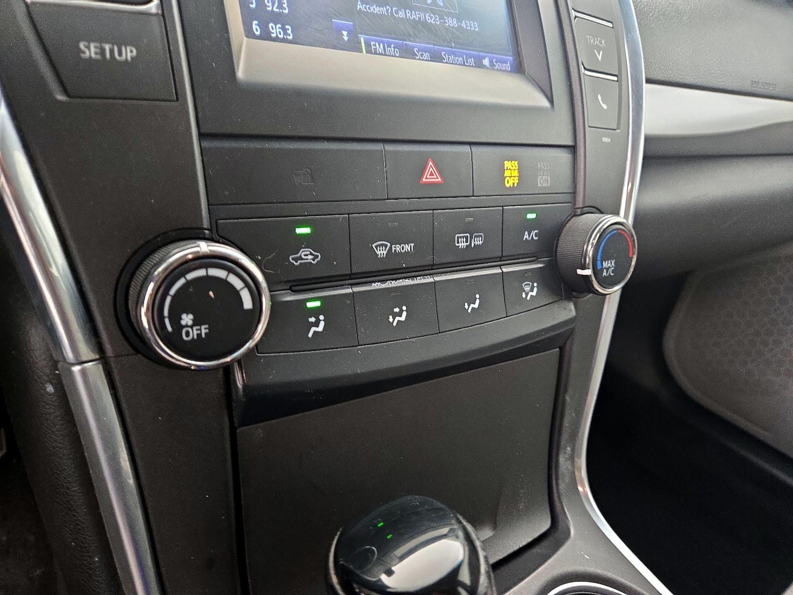 2017 Toyota Camry SE - Photo 17
