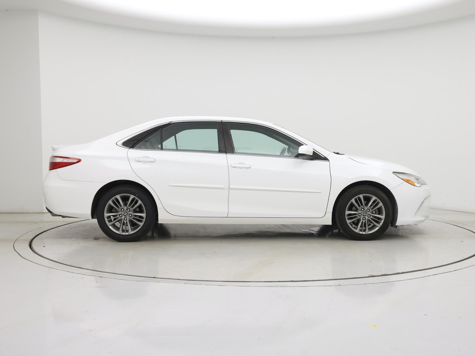 2017 Toyota Camry SE - Photo 8