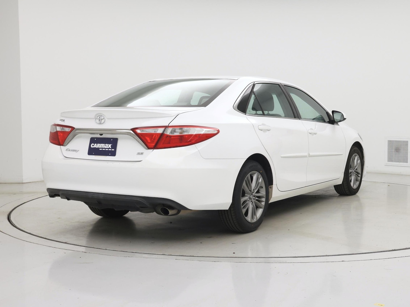 2017 Toyota Camry SE - Photo 9