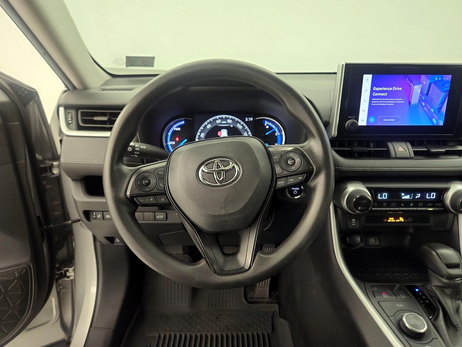 2024 Toyota RAV4 XLE - Photo 11