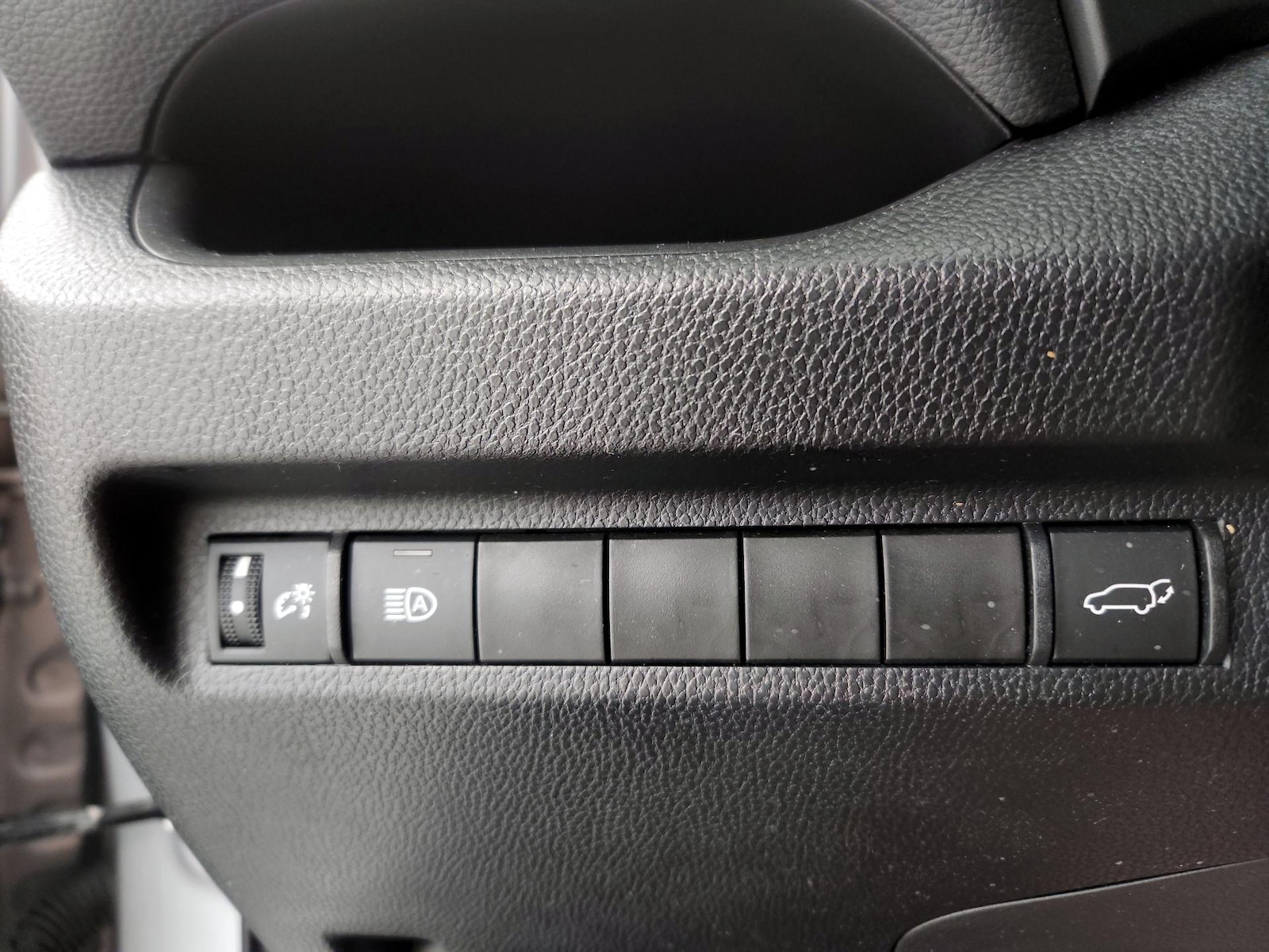 2024 Toyota RAV4 XLE - Photo 14