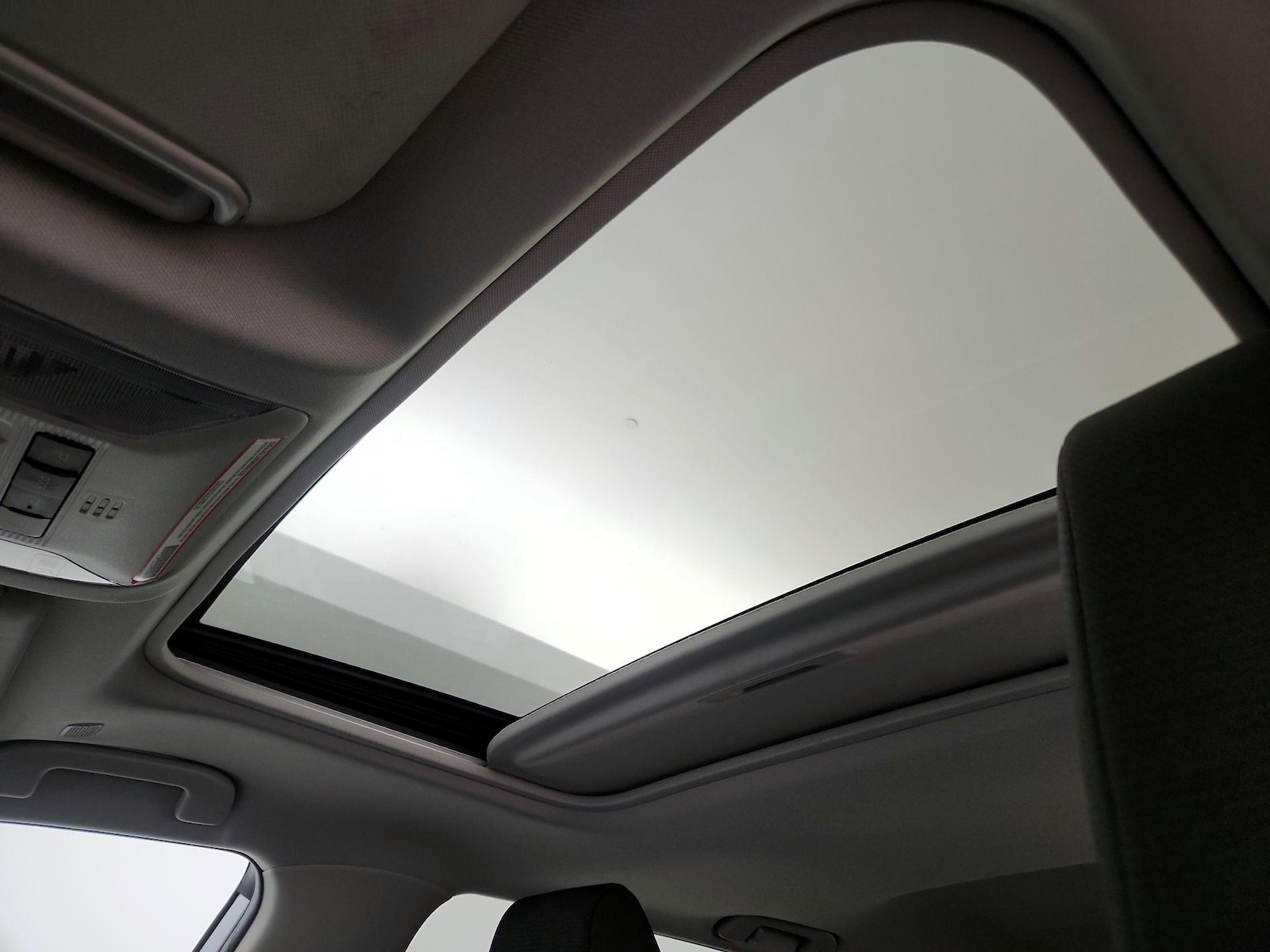 2024 Toyota RAV4 XLE - Photo 20