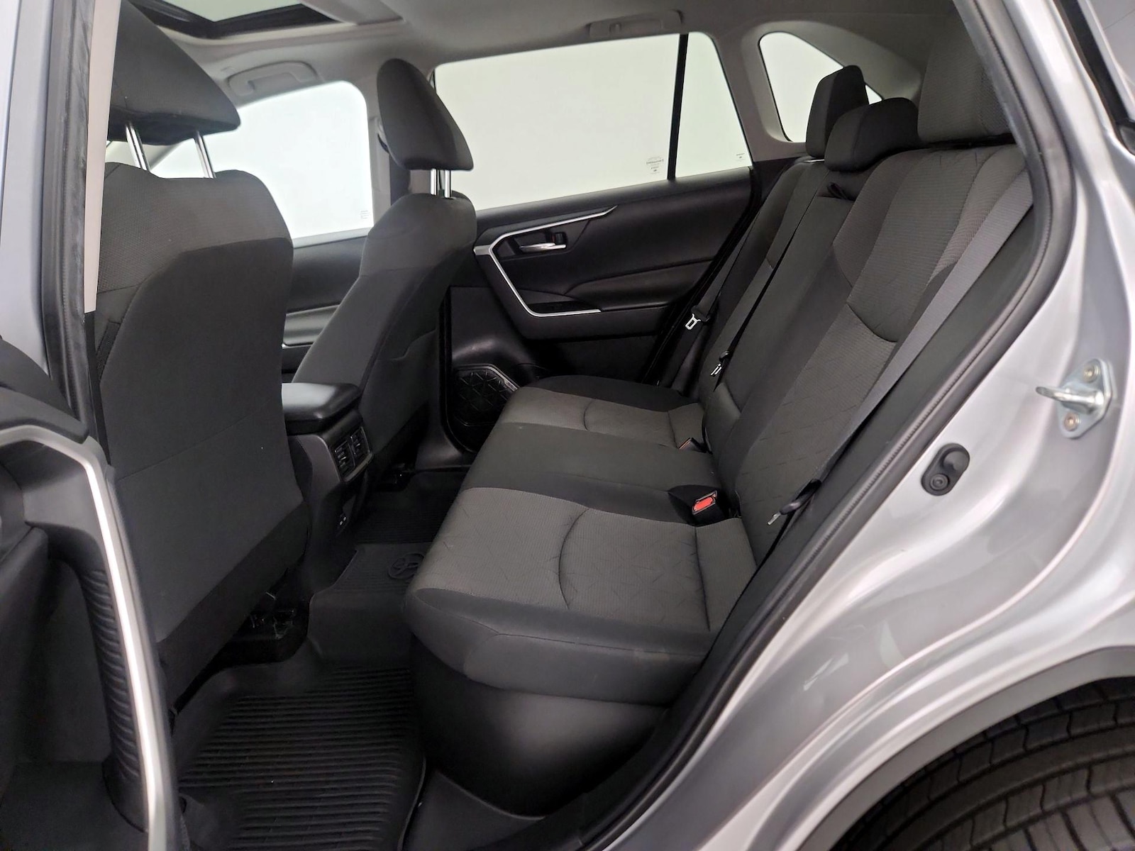 2024 Toyota RAV4 XLE - Photo 21