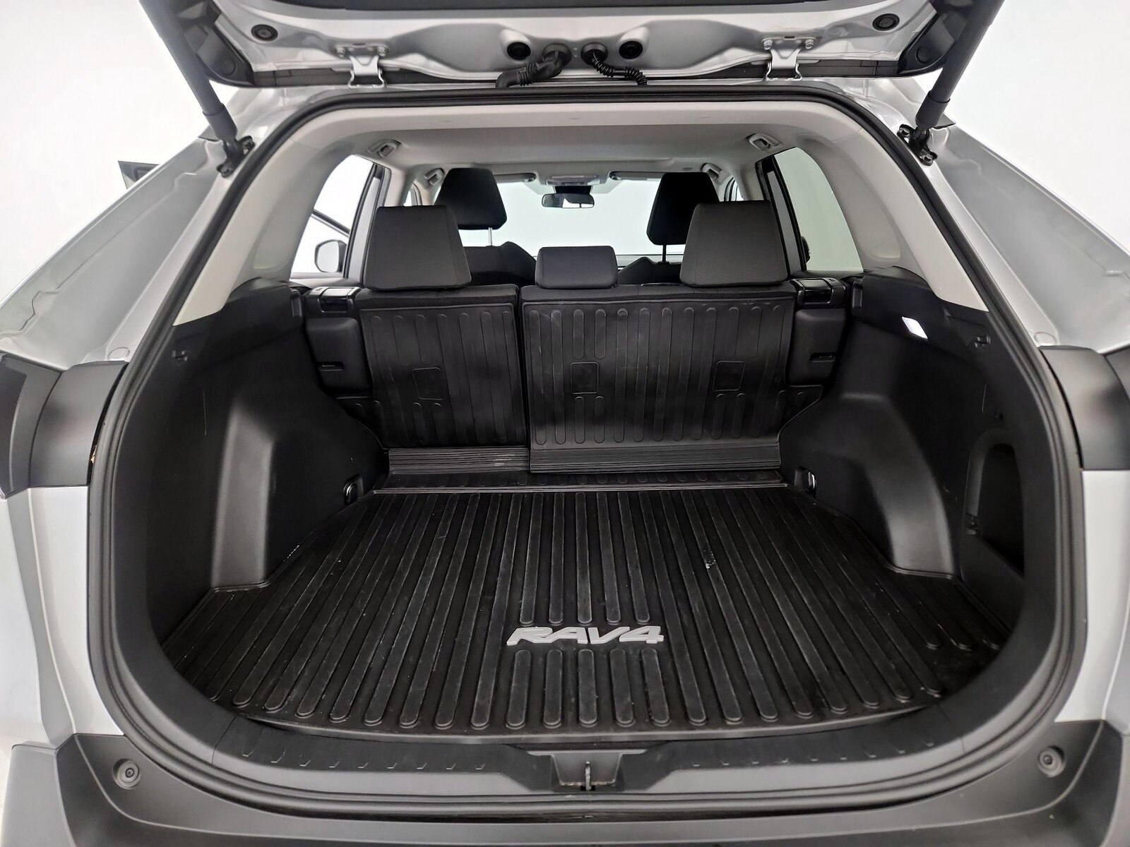 2024 Toyota RAV4 XLE - Photo 22