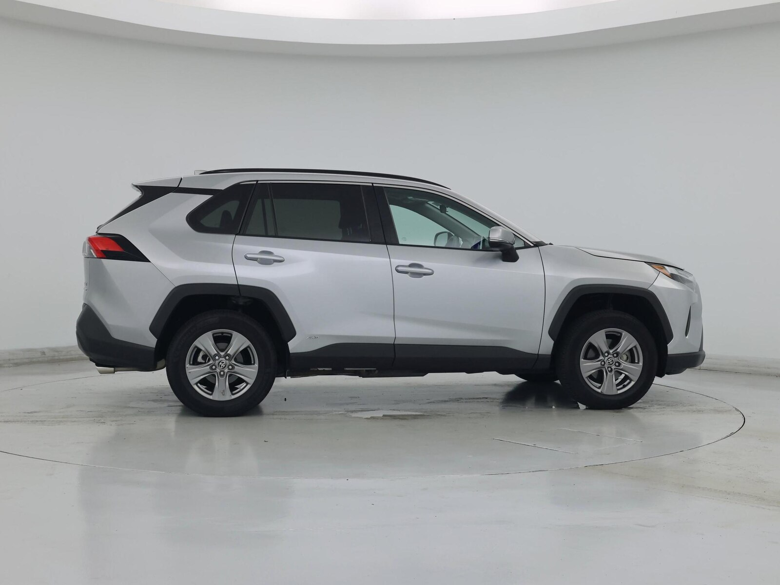 2024 Toyota RAV4 XLE - Photo 8